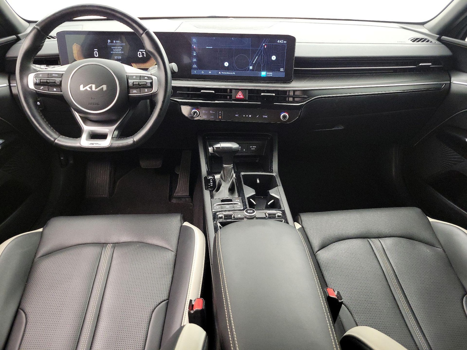 2025 Kia K5 GT-Line - Photo 10