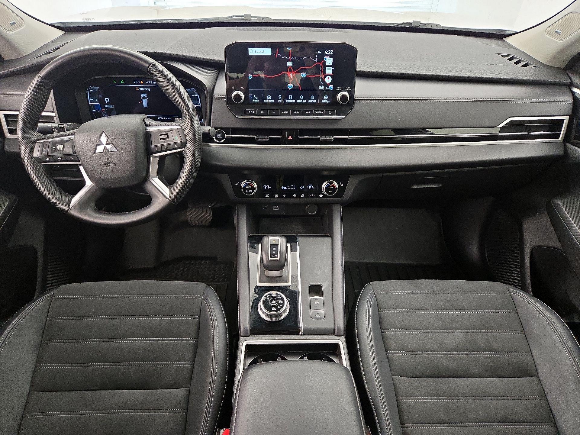 Thumbnail: 2023 Mitsubishi Outlander - 9