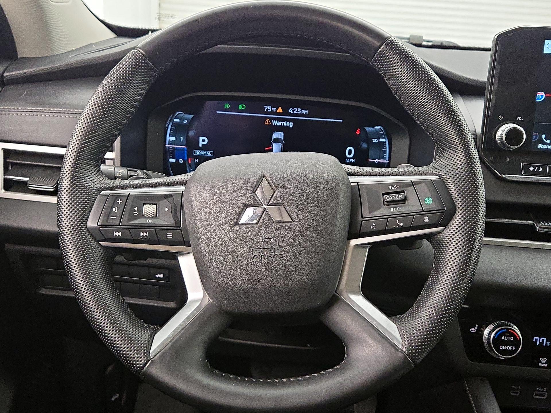 Thumbnail: 2023 Mitsubishi Outlander - 10