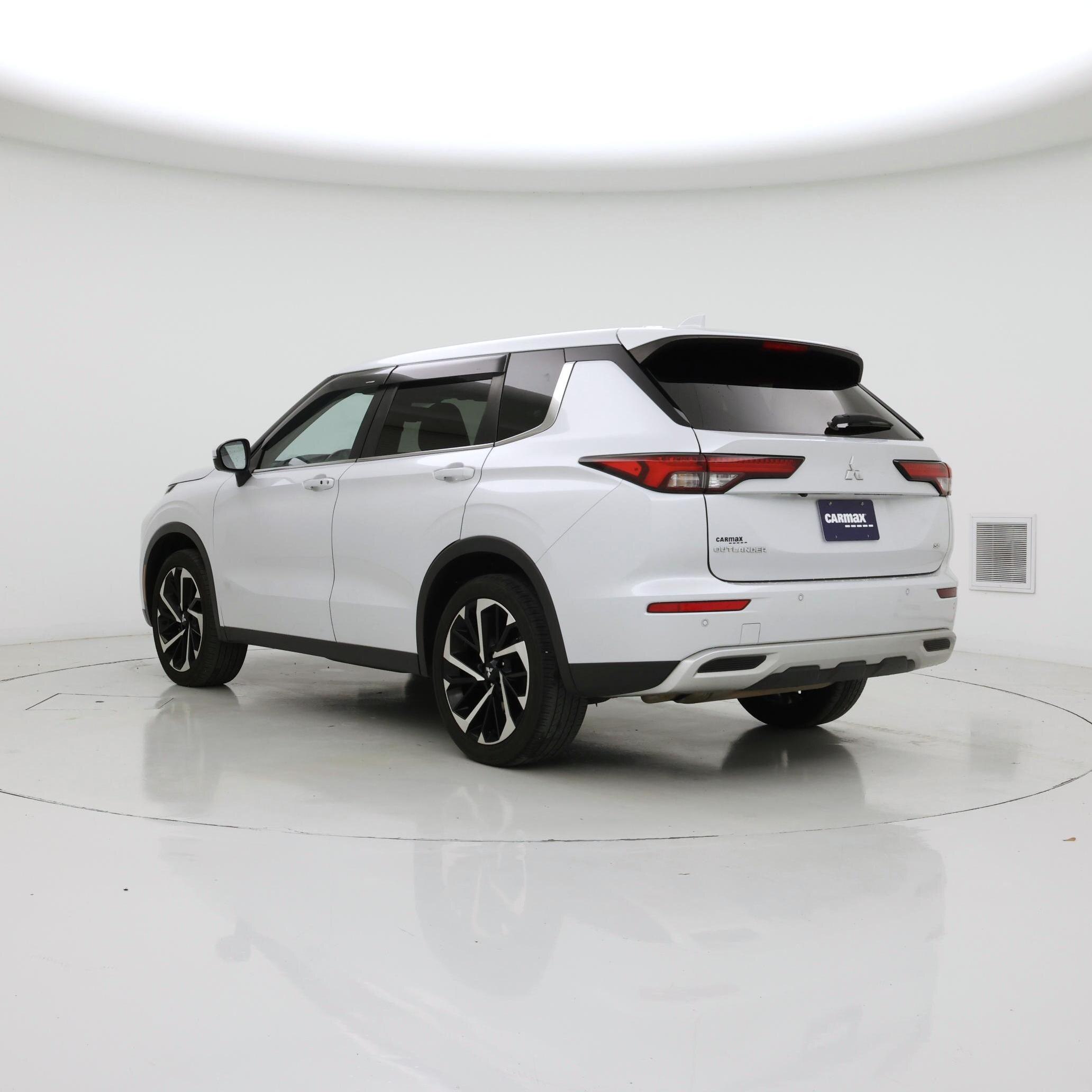 Thumbnail: 2023 Mitsubishi Outlander - 2