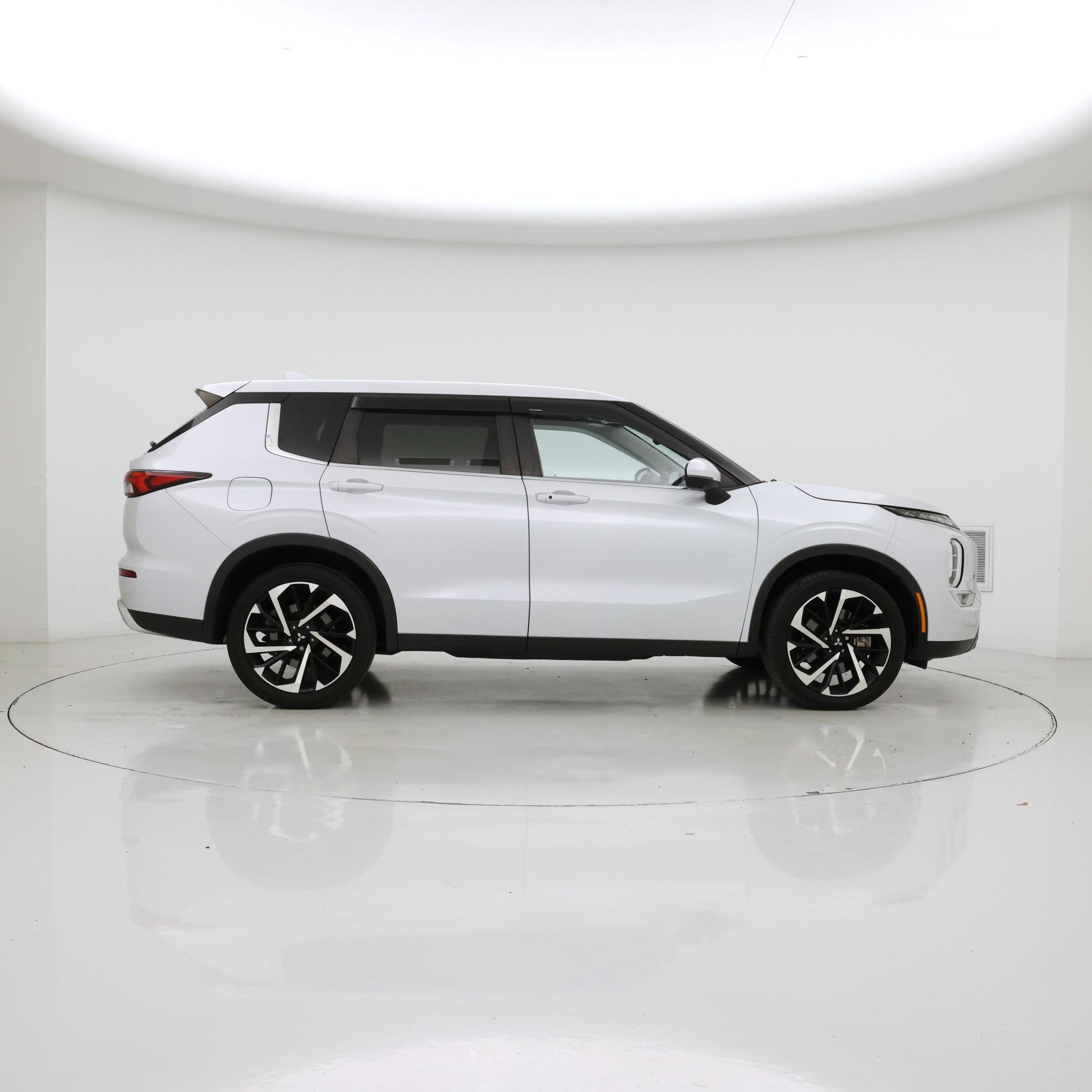 Thumbnail: 2023 Mitsubishi Outlander - 7