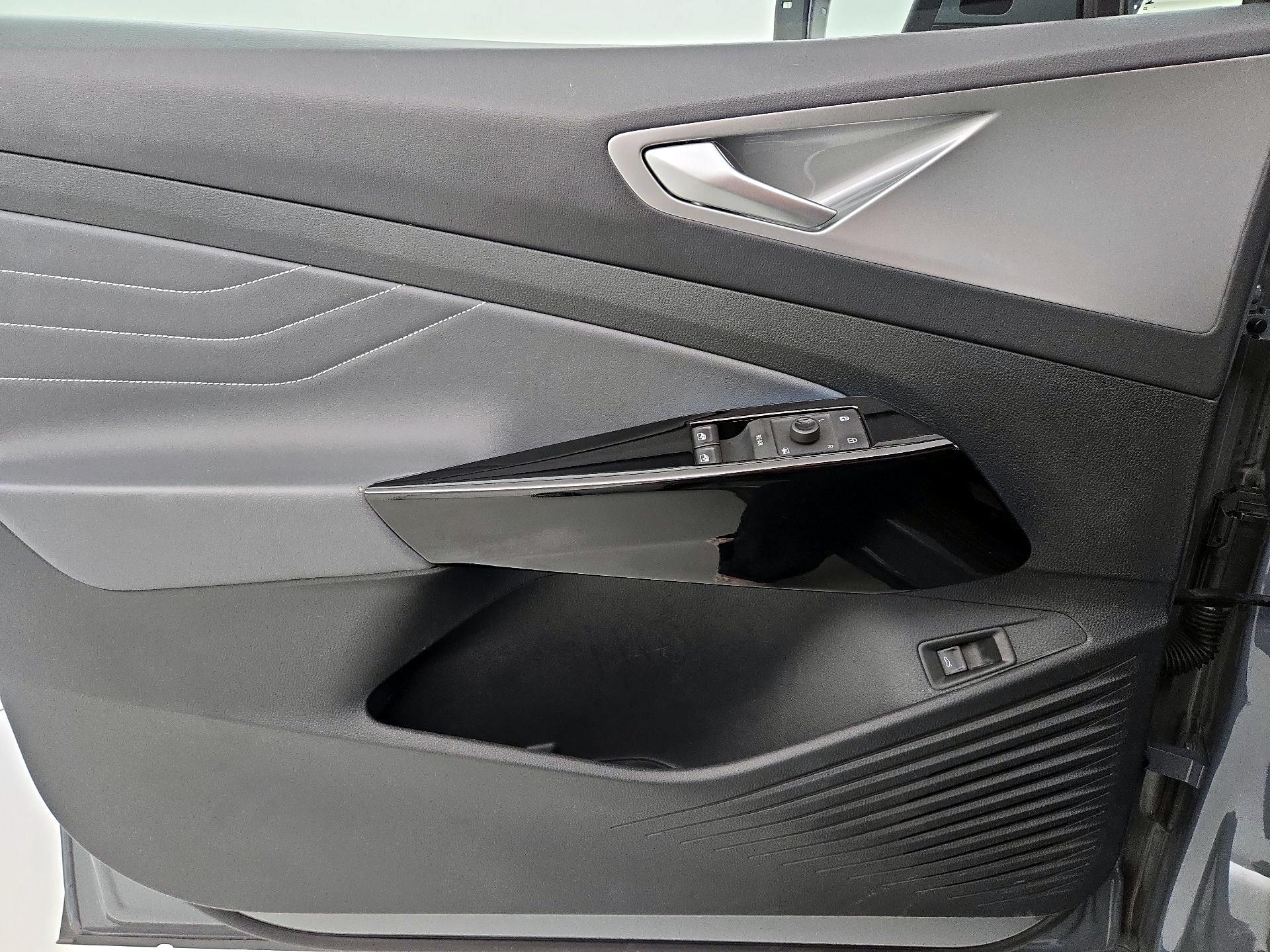 Thumbnail: 2023 Volkswagen ID.4 - 12