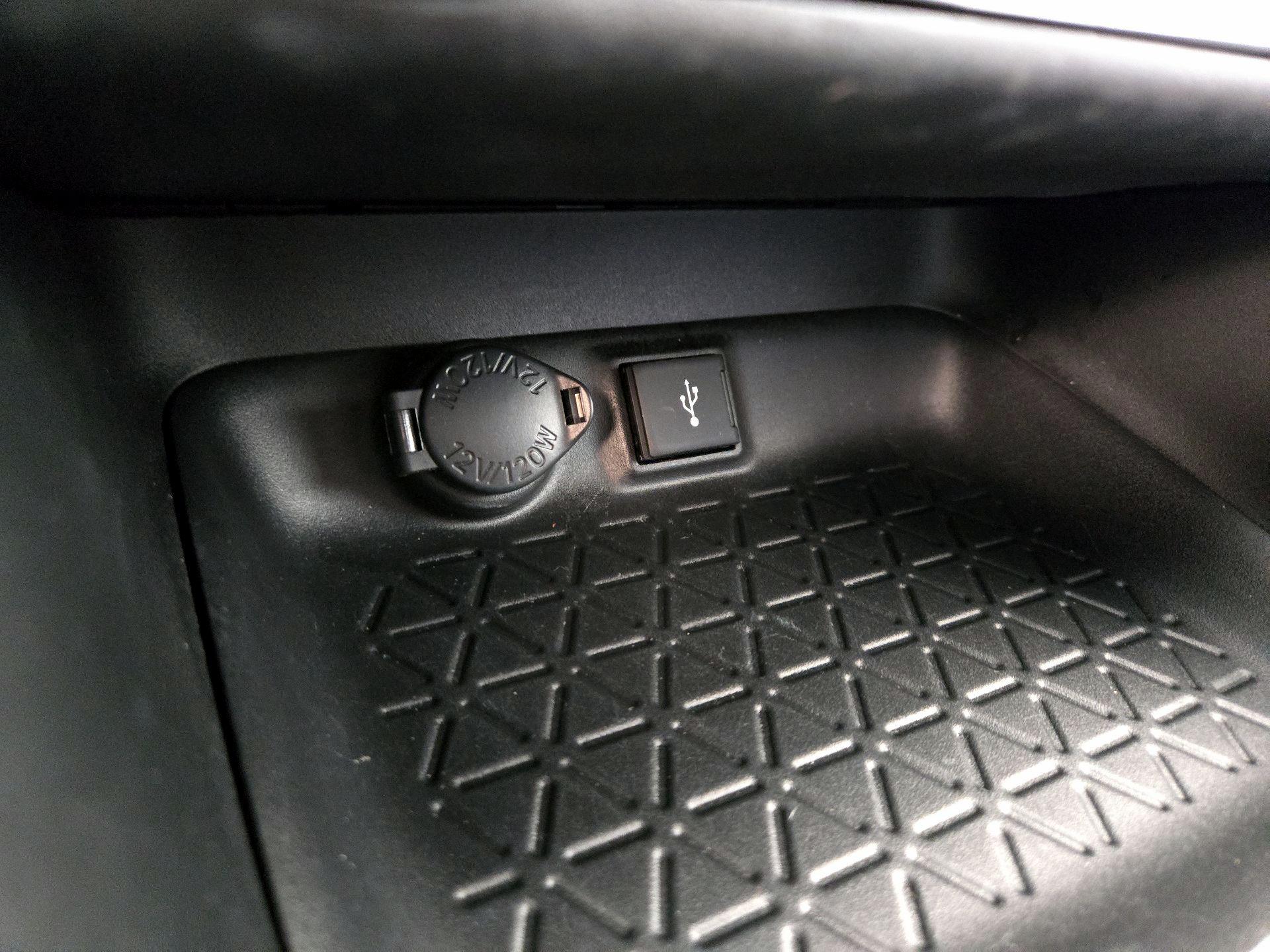 Thumbnail: 2022 Toyota RAV4 - 16