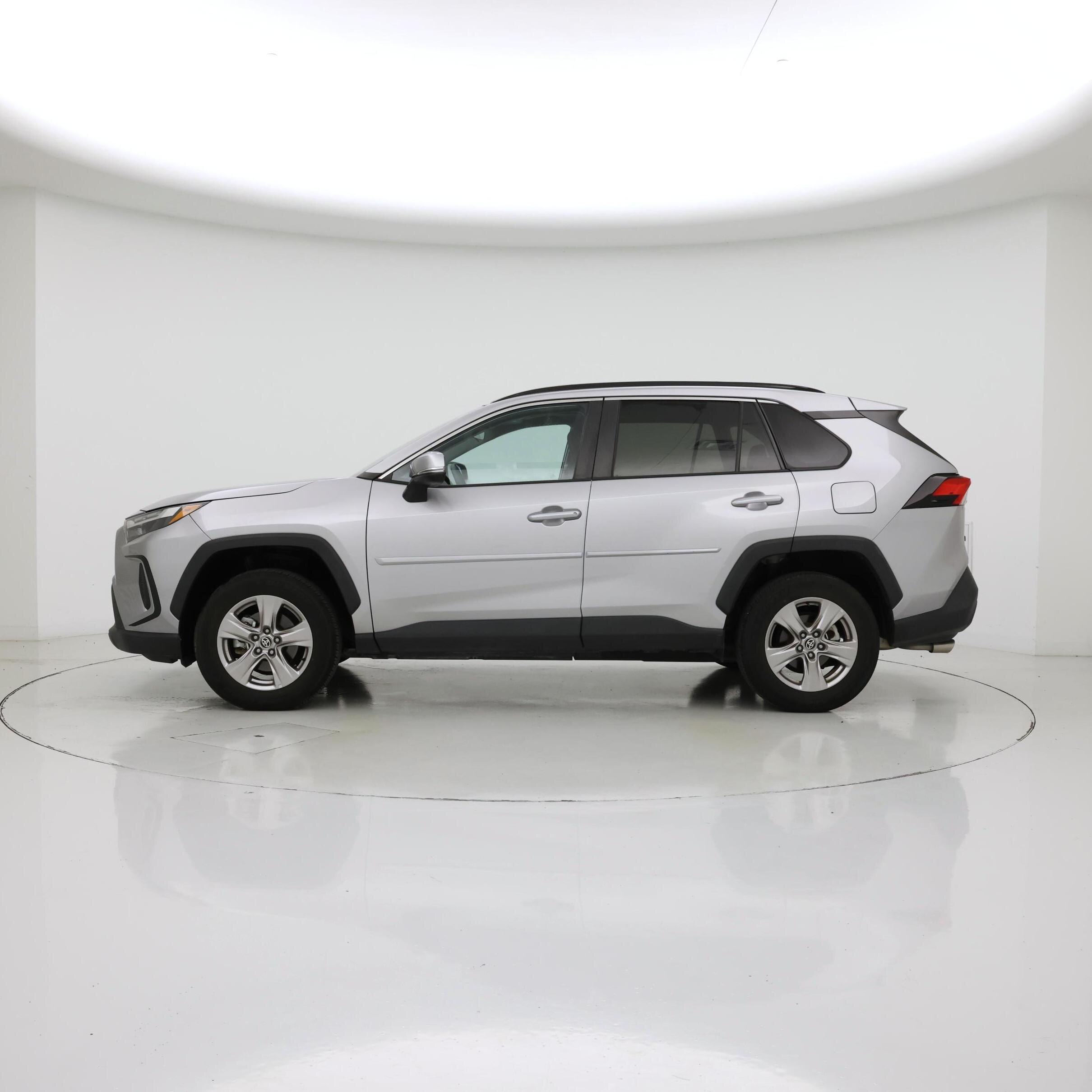 Thumbnail: 2022 Toyota RAV4 - 3