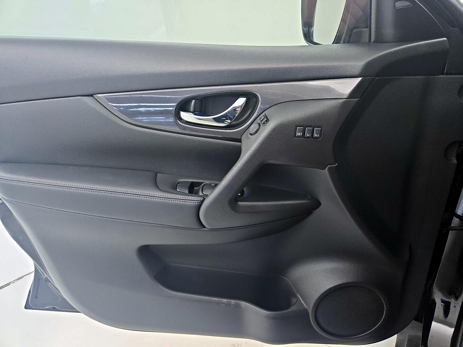 Thumbnail: 2020 Nissan Rogue - 12