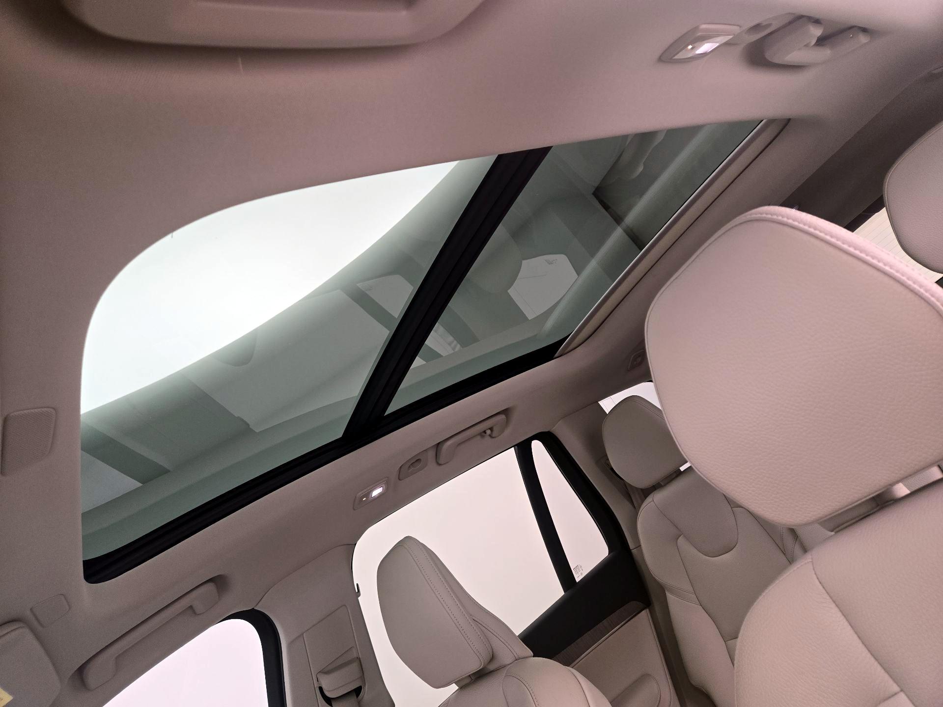 Thumbnail: 2023 Volvo XC90 - 18