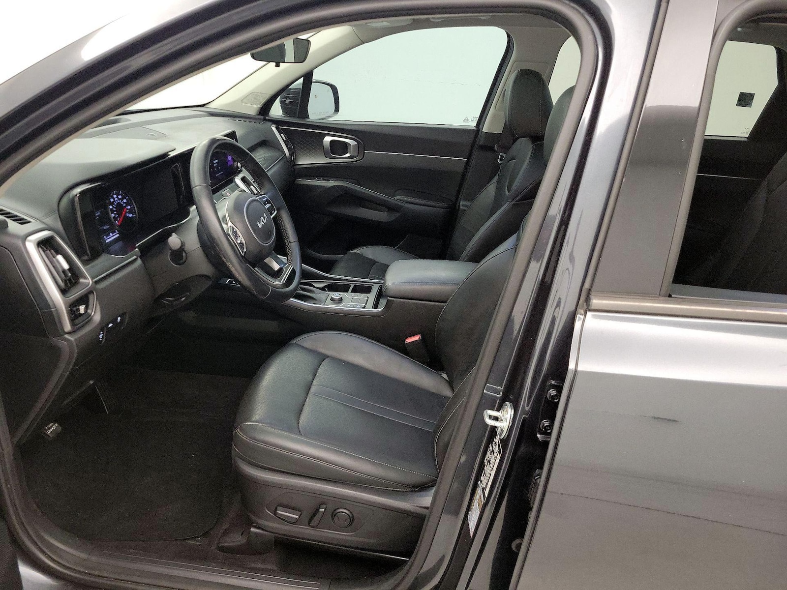 2022 Kia Sorento S - Photo 12
