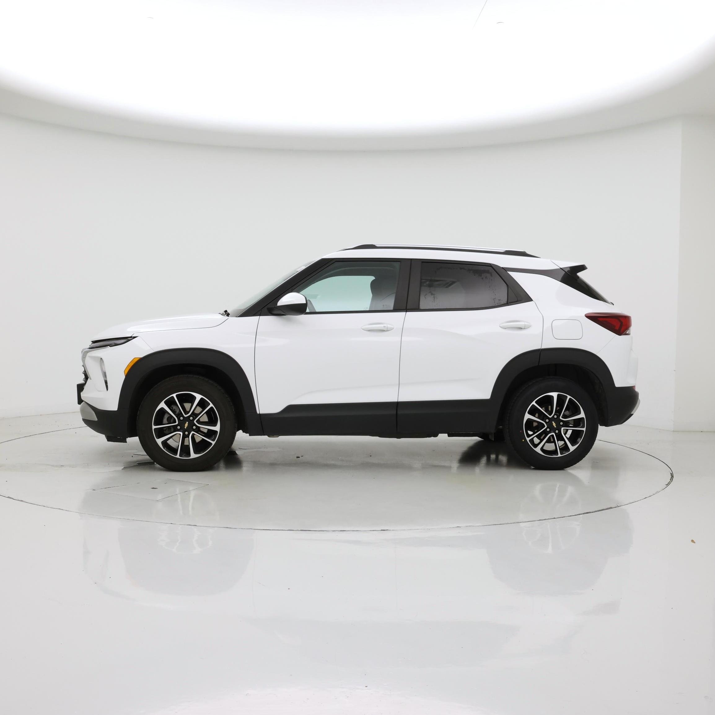 Thumbnail: 2024 Chevrolet TrailBlazer - 3