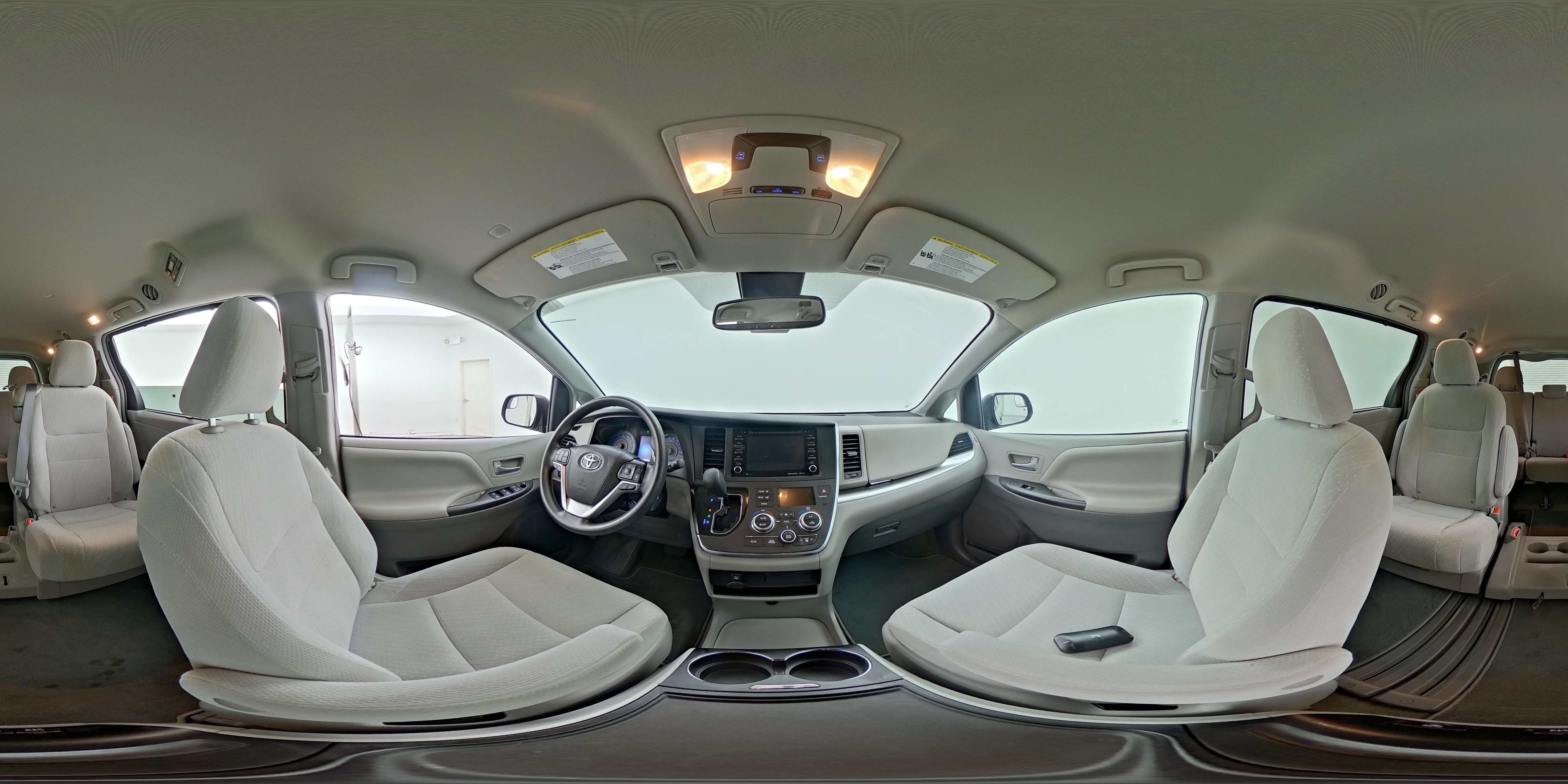 2019 Toyota Sienna LE - Photo 26