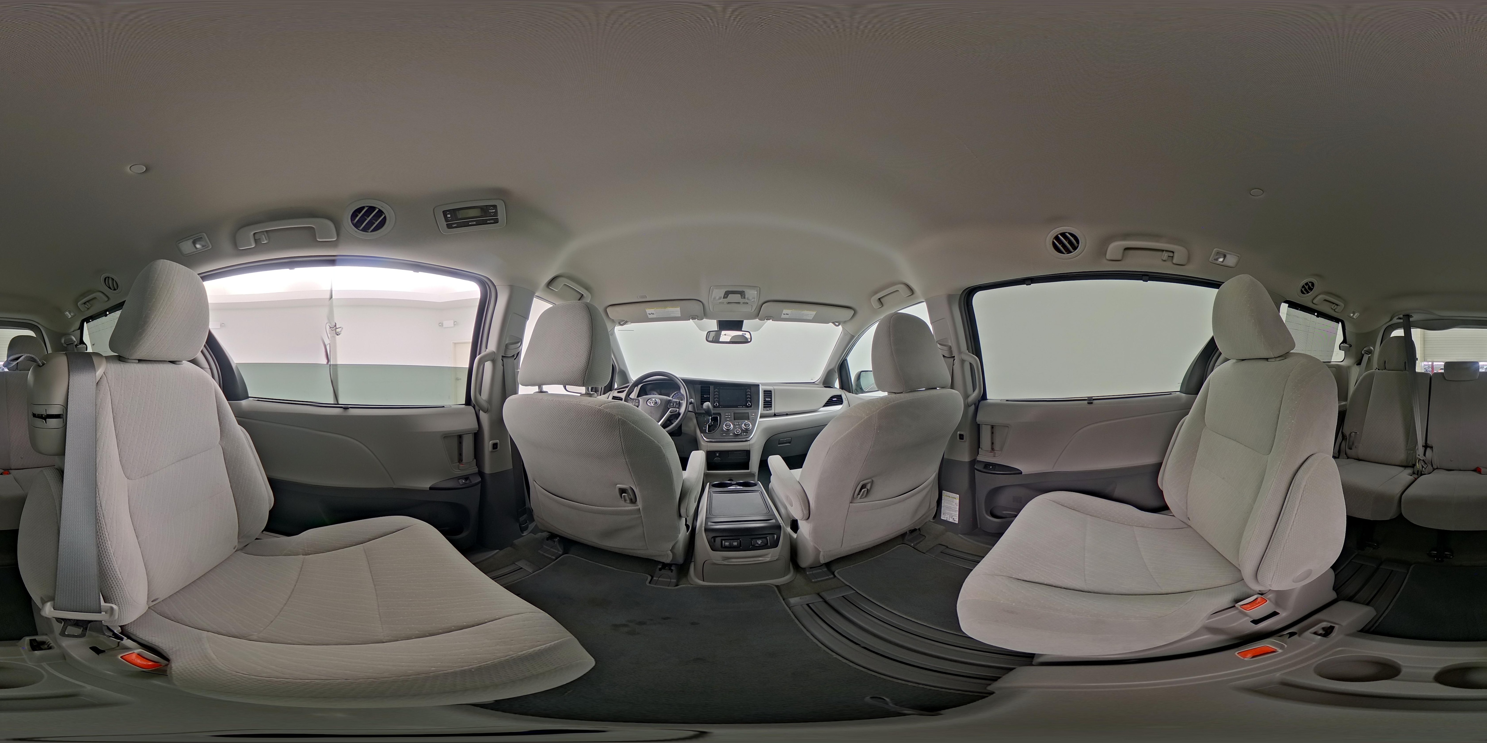 2019 Toyota Sienna LE - Photo 27