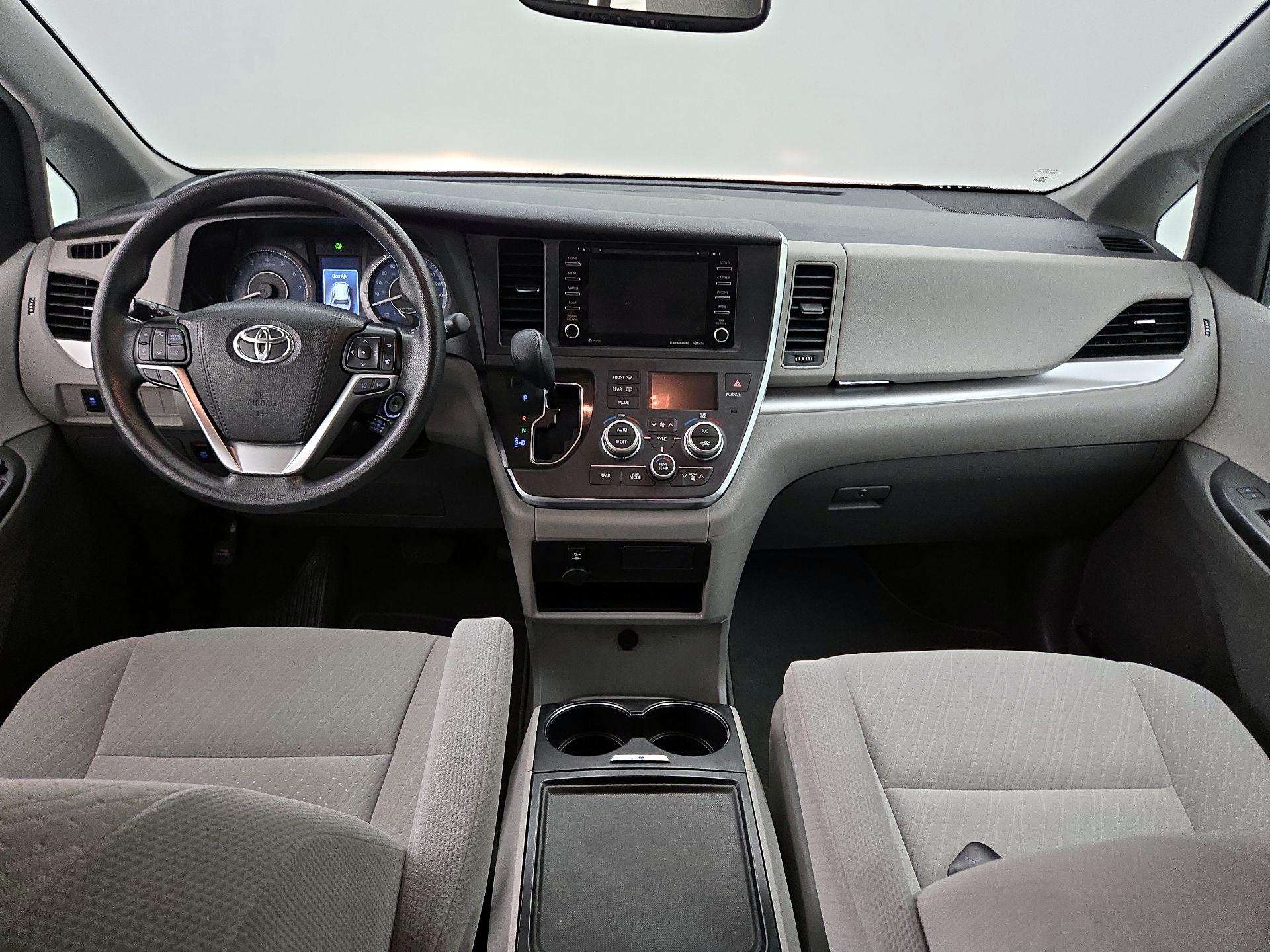 Thumbnail: 2019 Toyota Sienna - 9