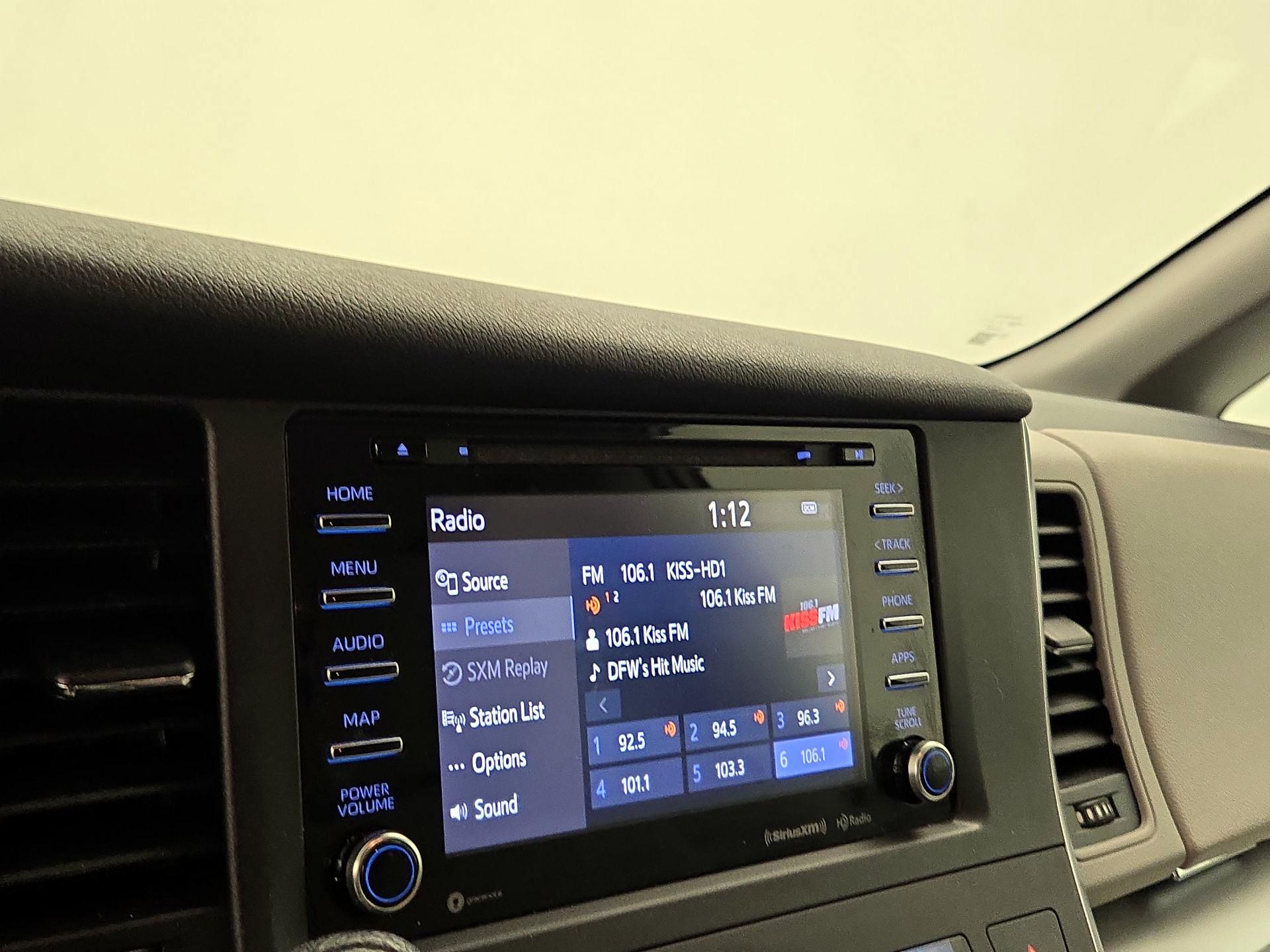 Thumbnail: 2019 Toyota Sienna - 15