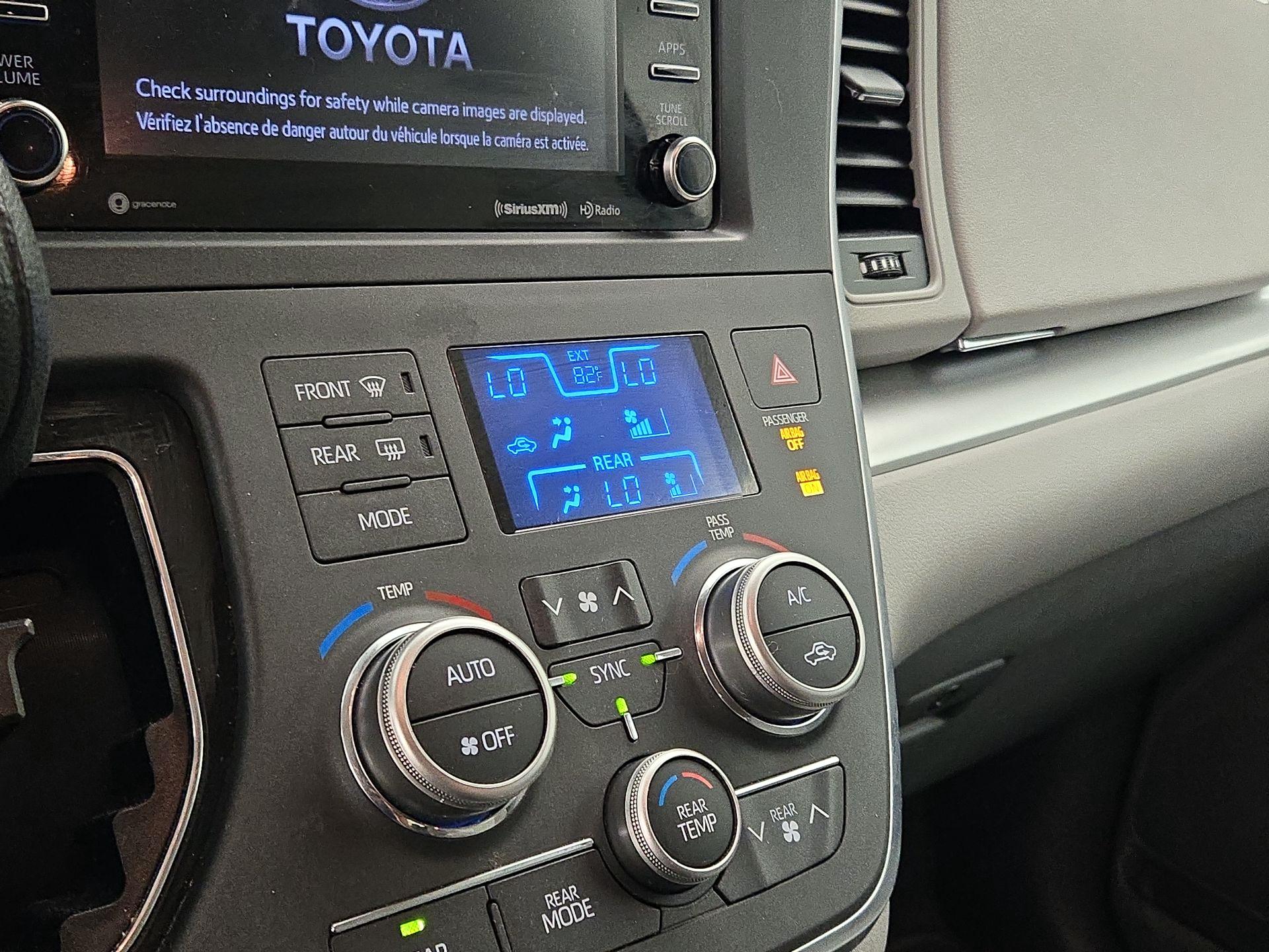 Thumbnail: 2019 Toyota Sienna - 16