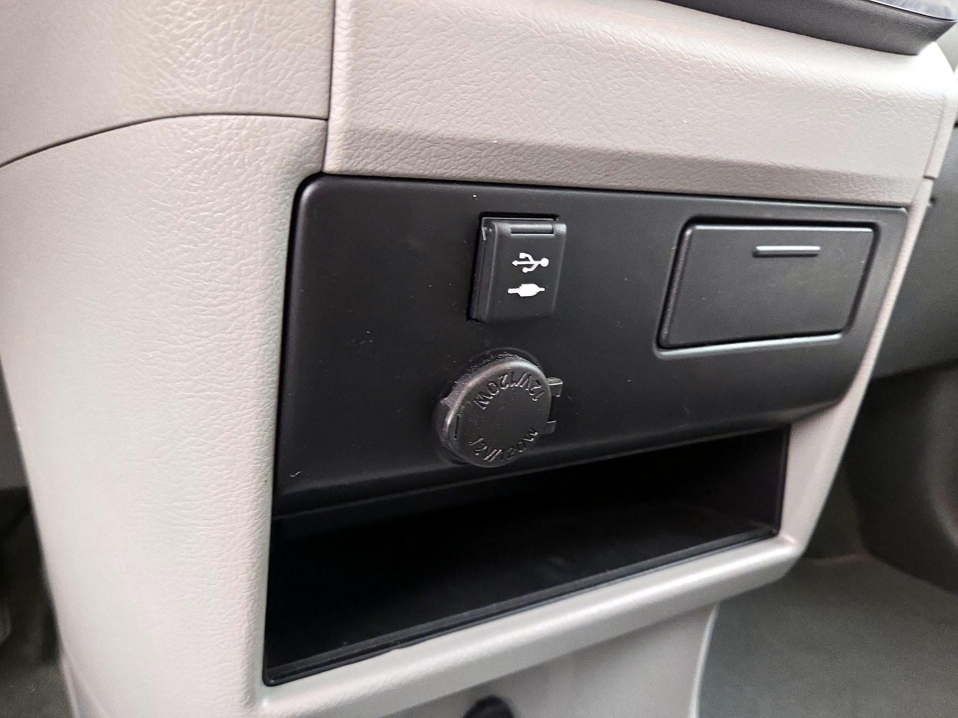 Thumbnail: 2019 Toyota Sienna - 18