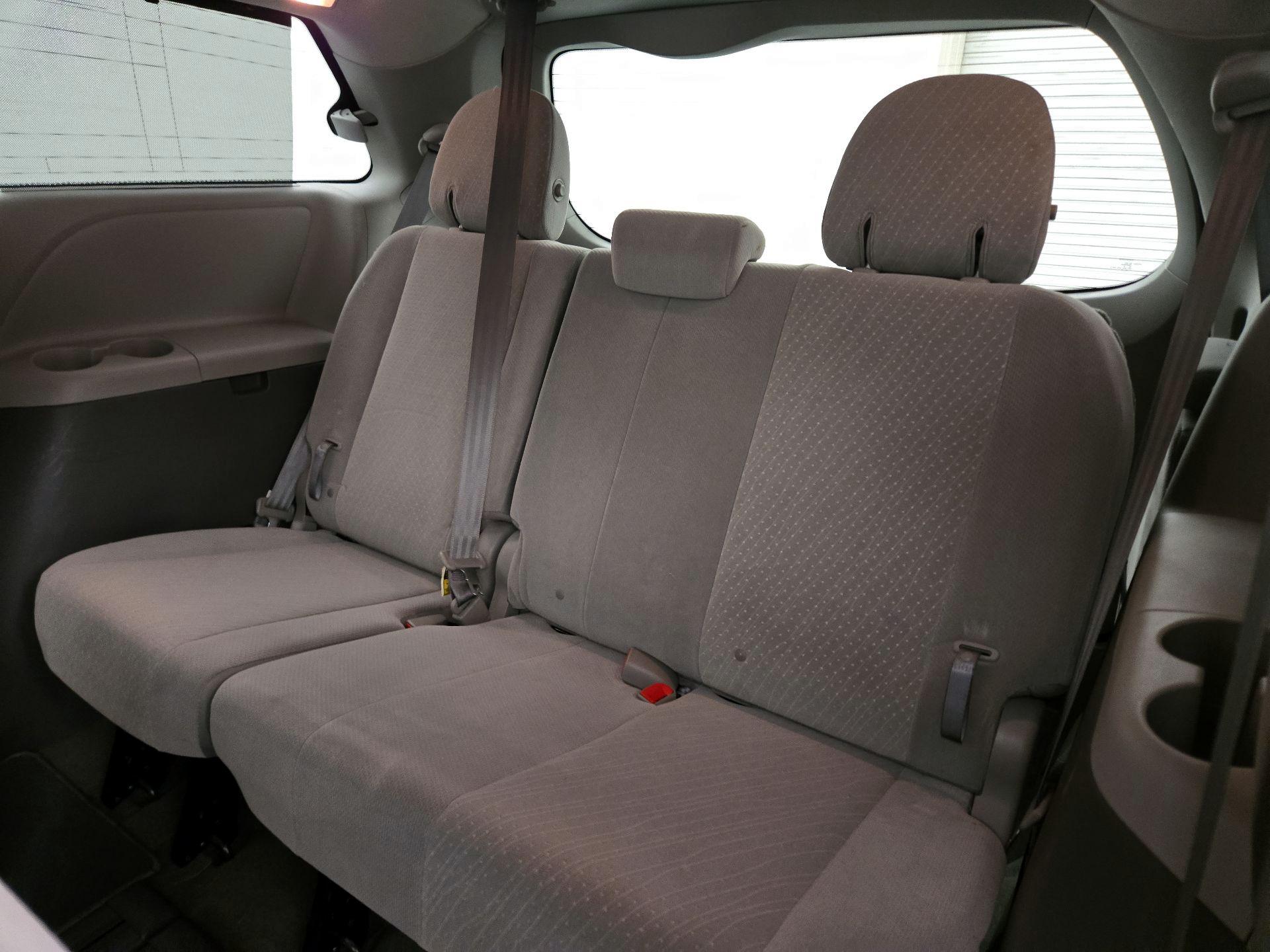 Thumbnail: 2019 Toyota Sienna - 20