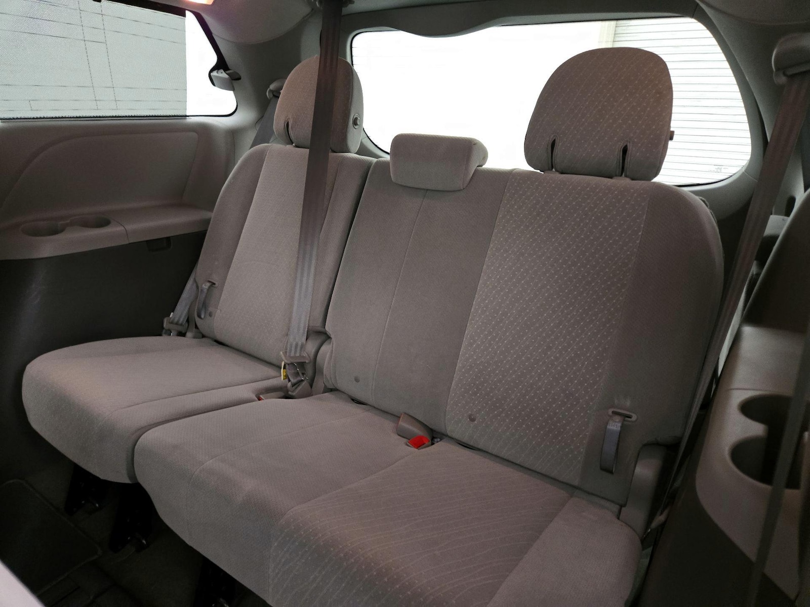 2019 Toyota Sienna LE - Photo 21