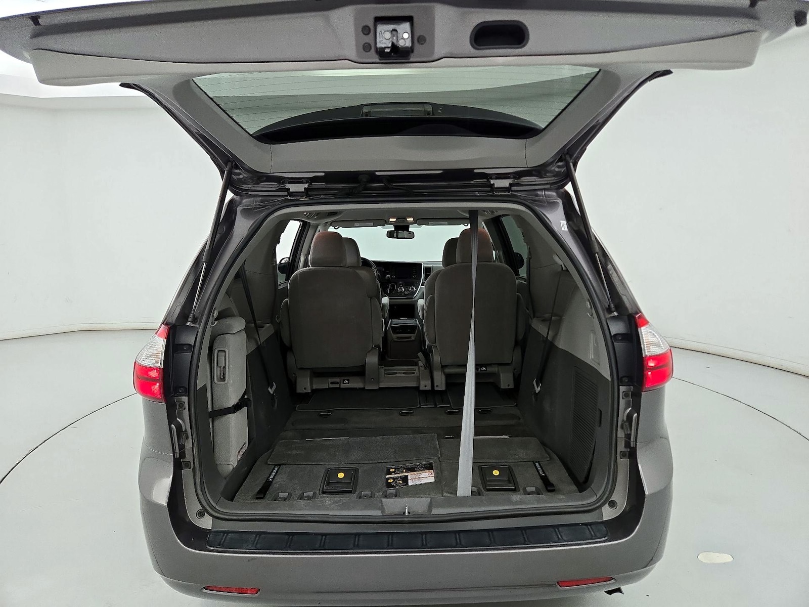 2019 Toyota Sienna LE - Photo 23
