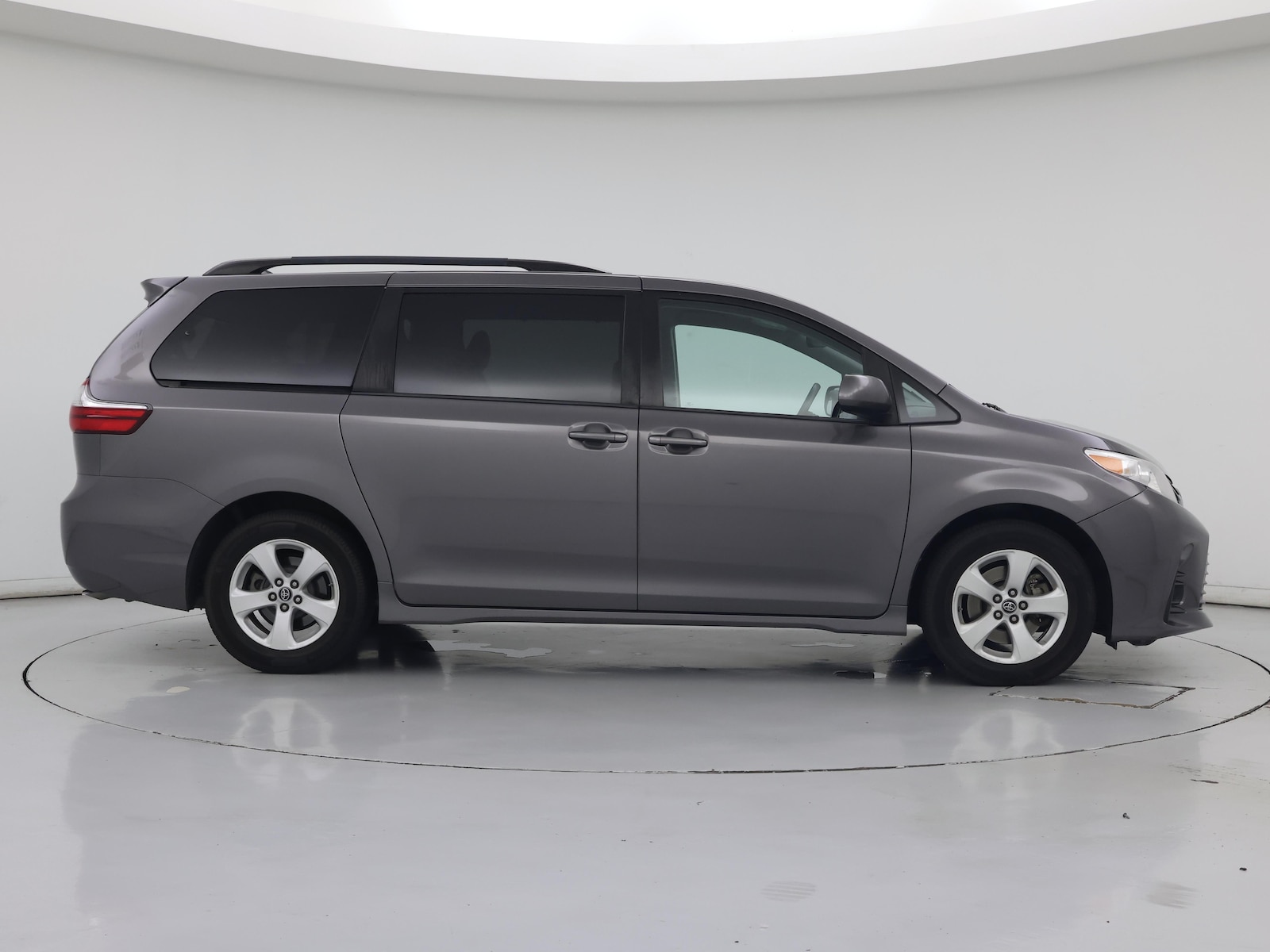 2019 Toyota Sienna LE - Photo 8