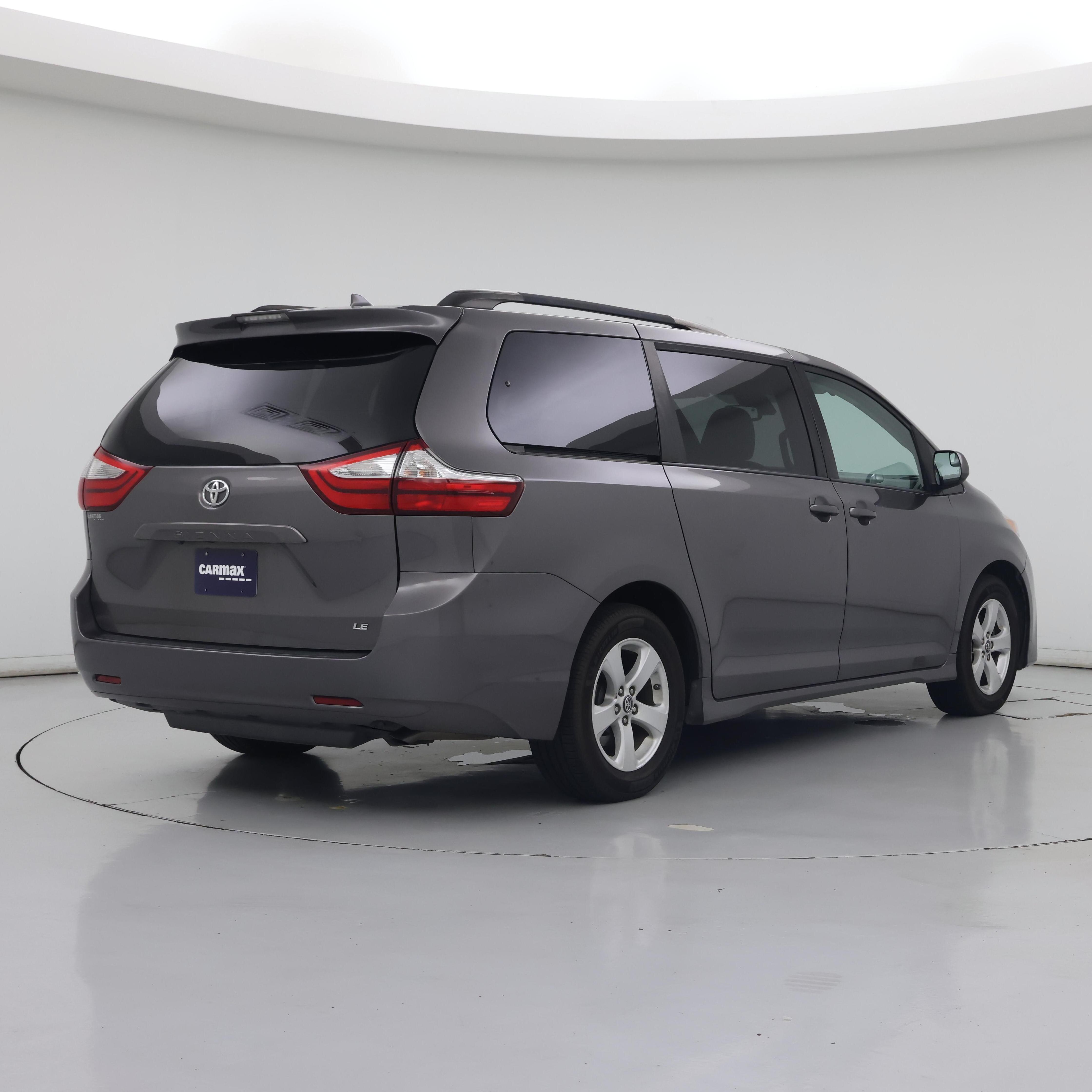 Thumbnail: 2019 Toyota Sienna - 8