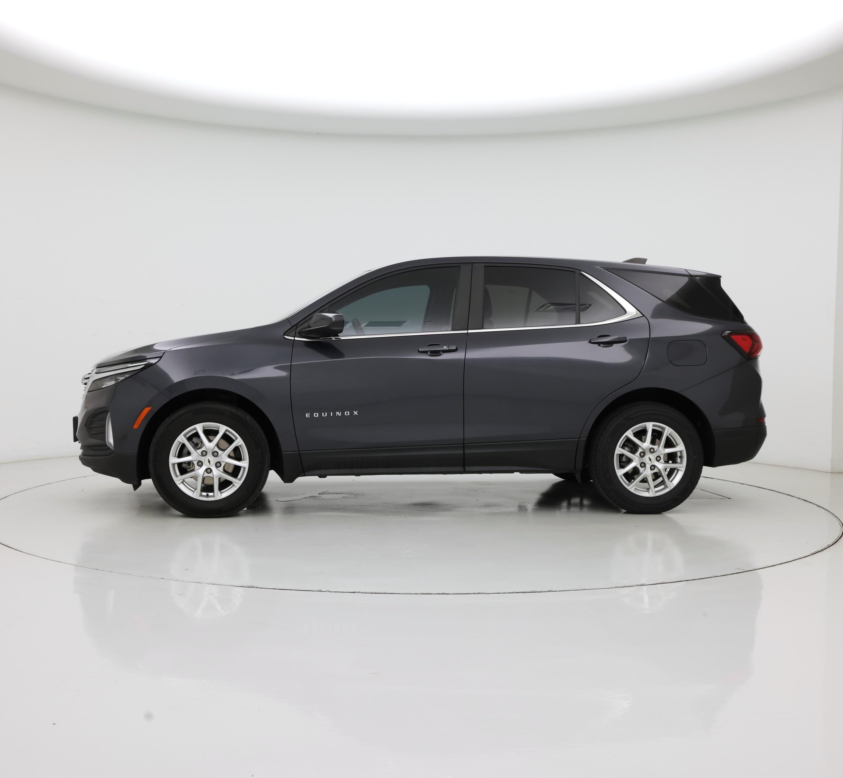 Thumbnail: 2022 Chevrolet Equinox - 3
