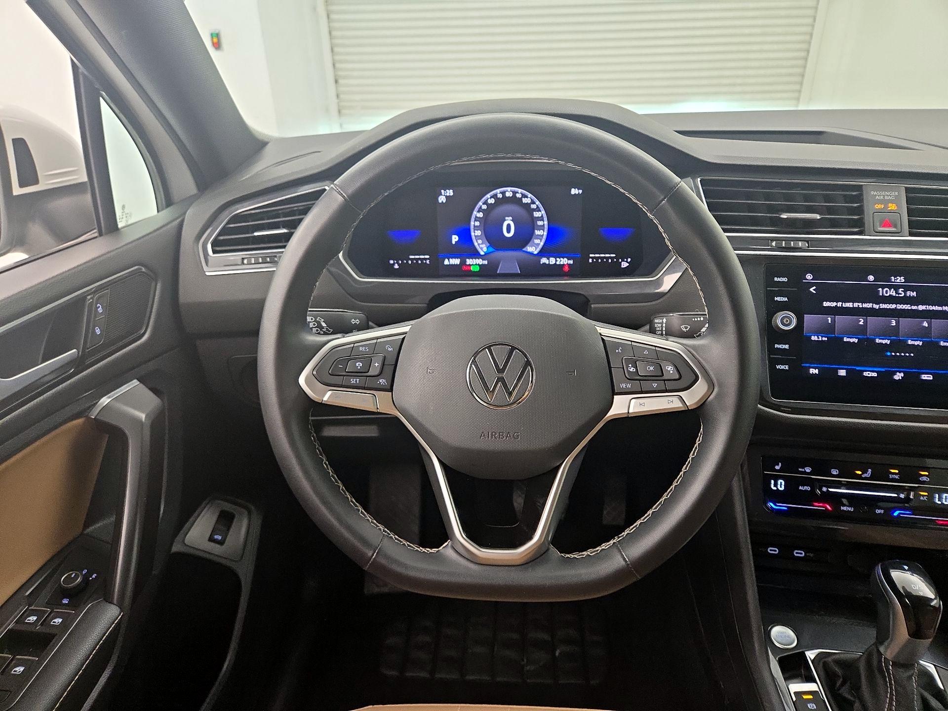 Thumbnail: 2022 Volkswagen Tiguan - 10