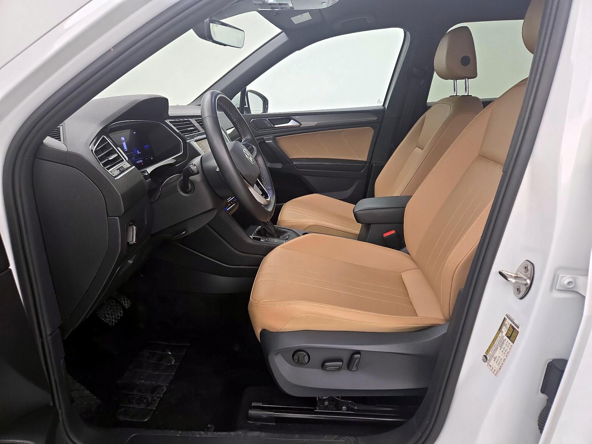 Thumbnail: 2022 Volkswagen Tiguan - 11
