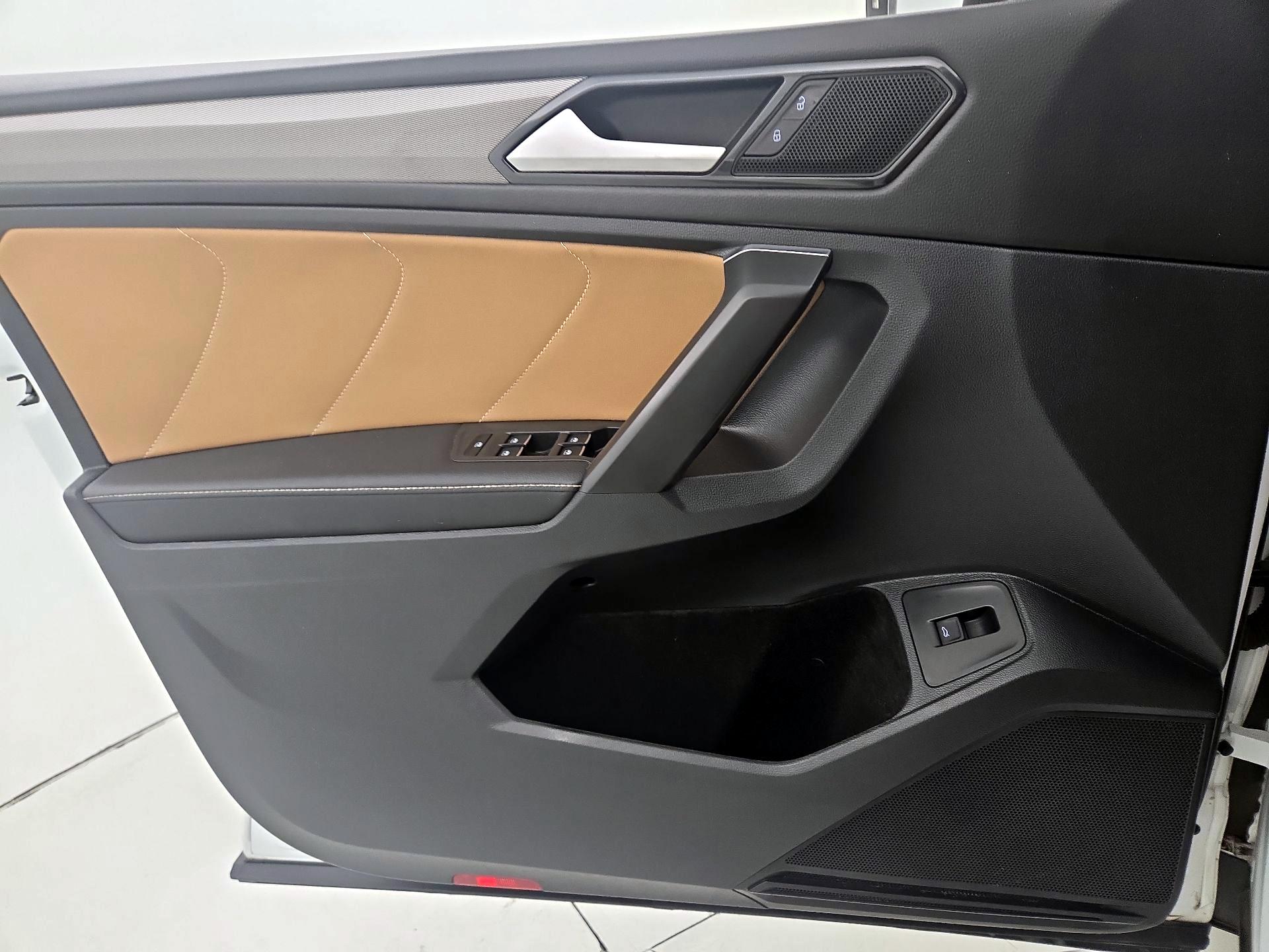 Thumbnail: 2022 Volkswagen Tiguan - 12