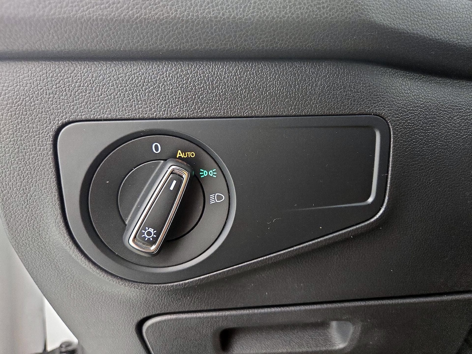 2022 Volkswagen Tiguan SE - Photo 14