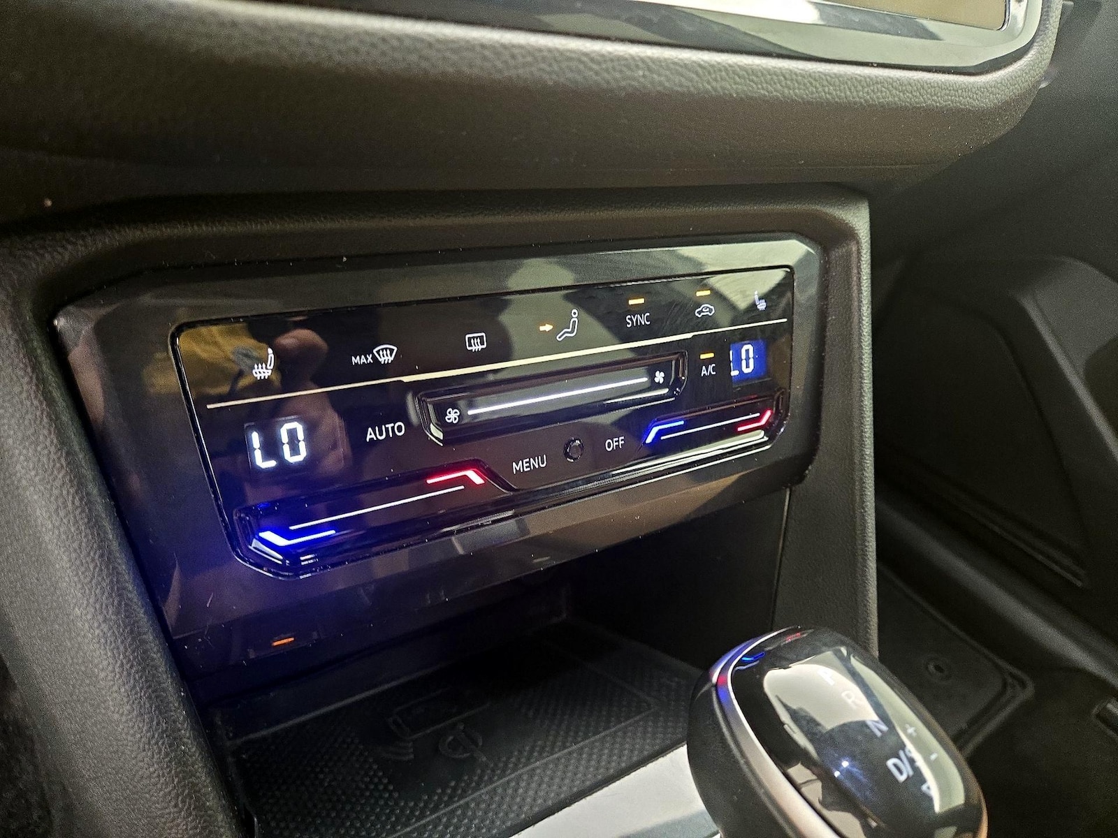 2022 Volkswagen Tiguan SE - Photo 17