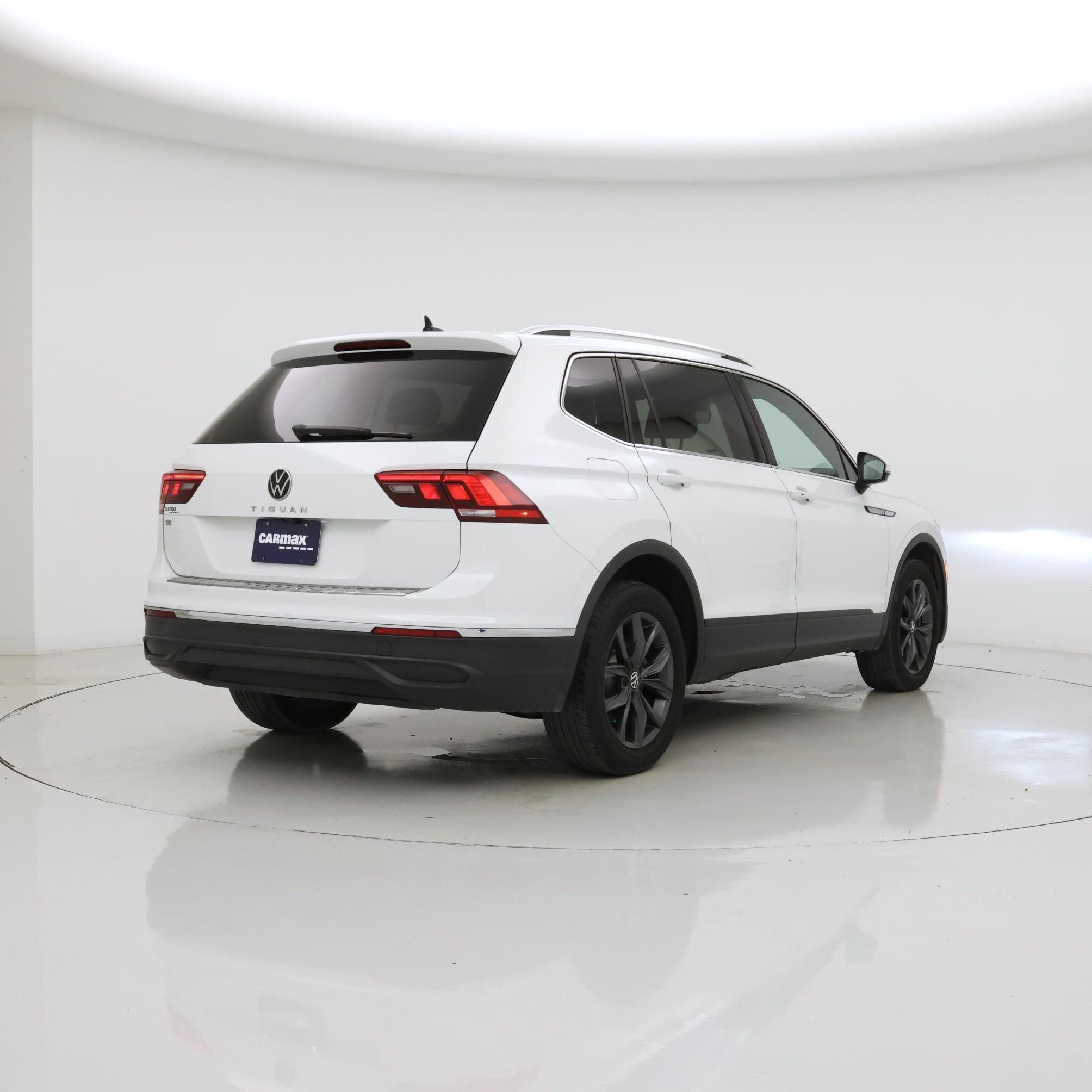 Thumbnail: 2022 Volkswagen Tiguan - 8