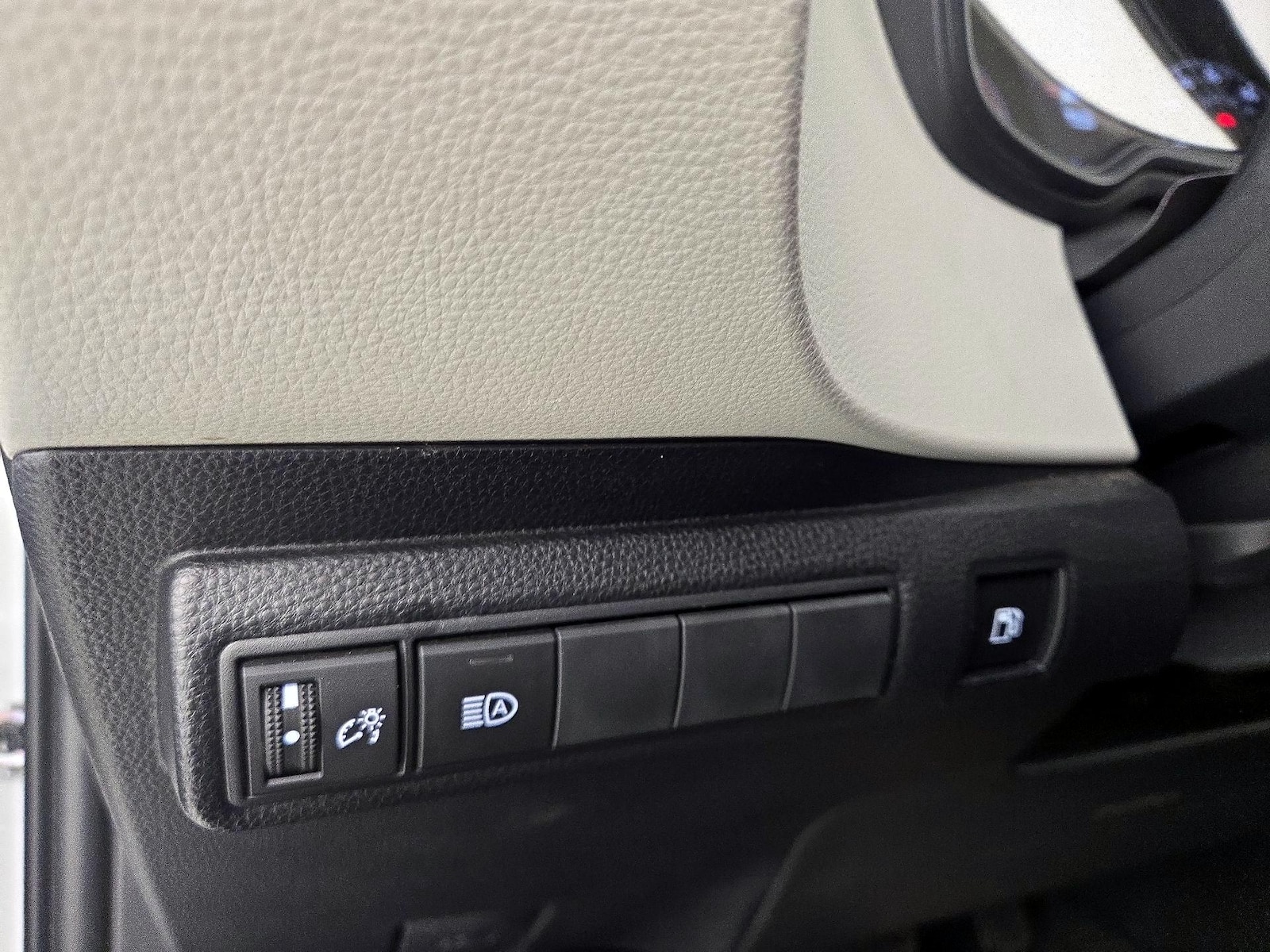 2023 Toyota Corolla LE - Photo 14