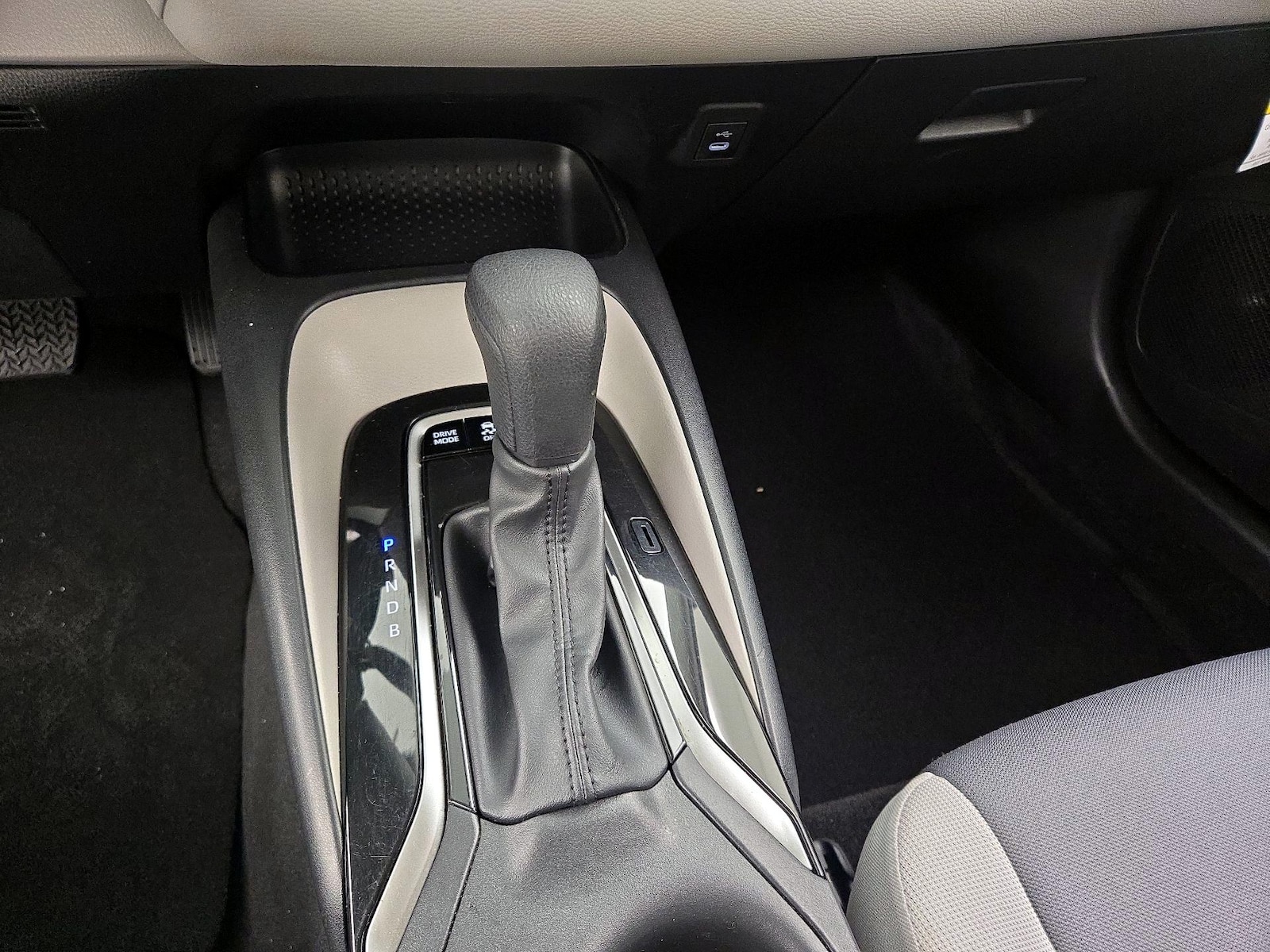 2023 Toyota Corolla LE - Photo 19