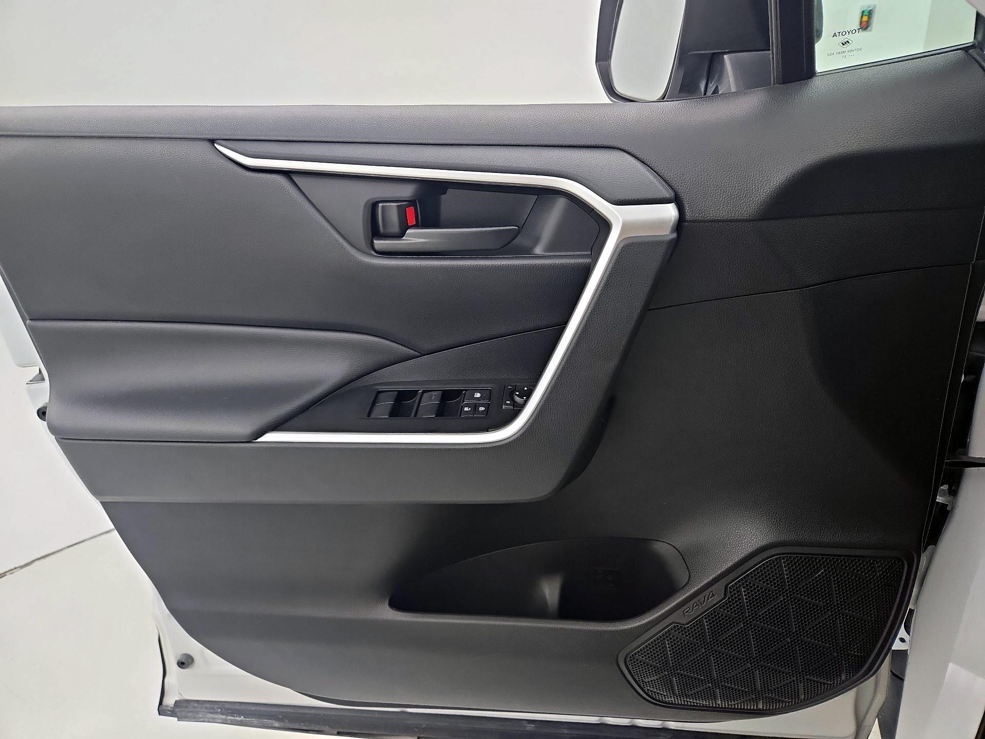 Thumbnail: 2021 Toyota RAV4 - 12