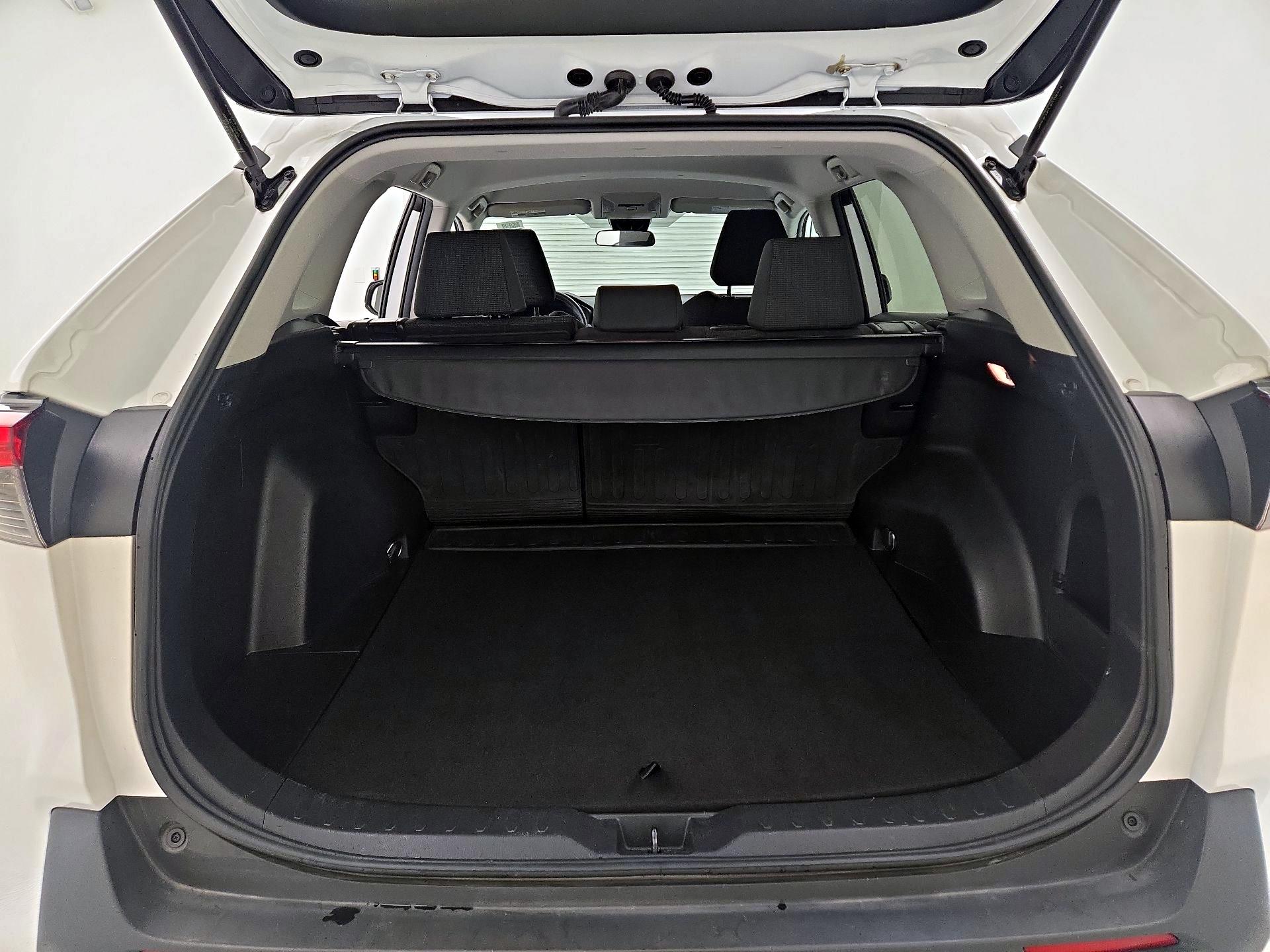 Thumbnail: 2021 Toyota RAV4 - 20