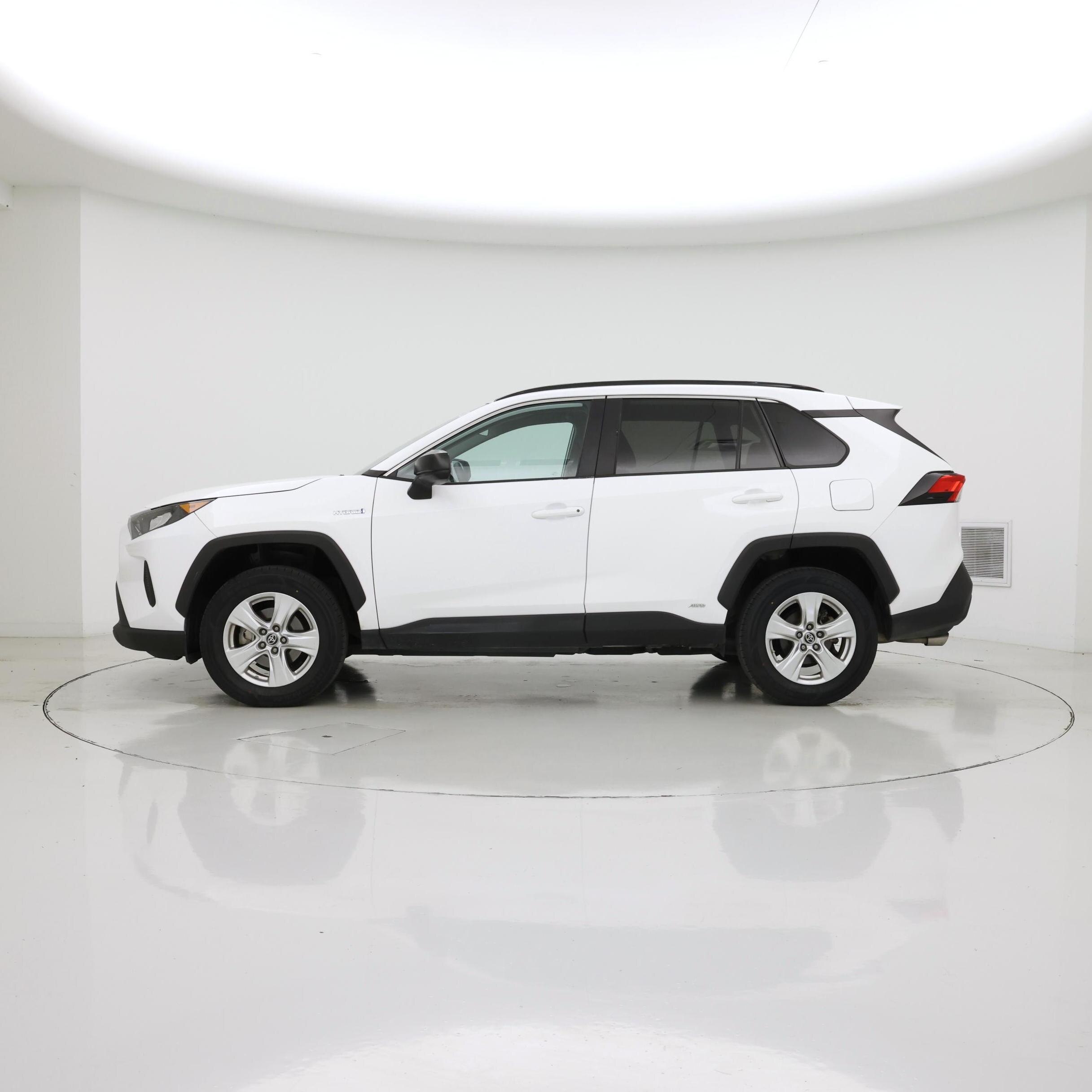 Thumbnail: 2021 Toyota RAV4 - 3