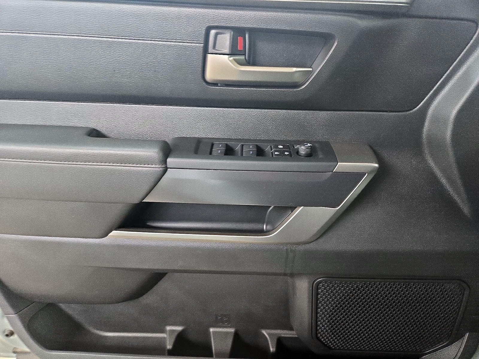 2025 Toyota Tundra SR5 - Photo 13