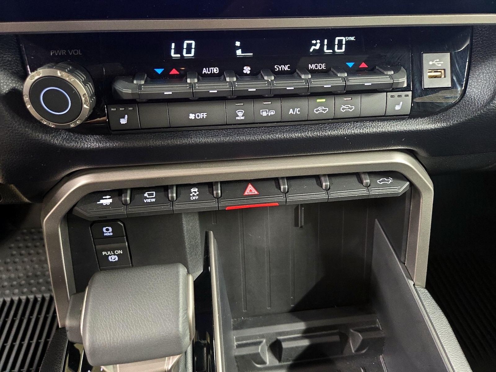 2025 Toyota Tundra SR5 - Photo 18