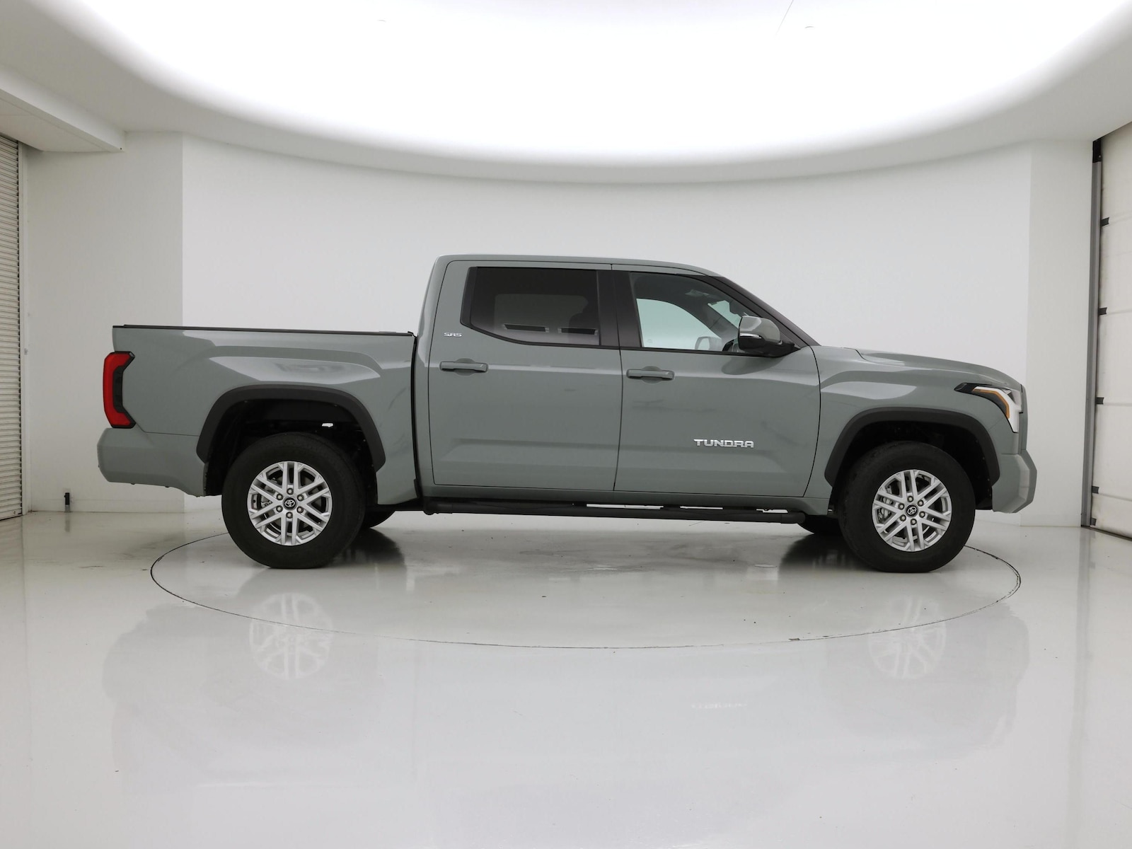 2025 Toyota Tundra SR5 - Photo 8