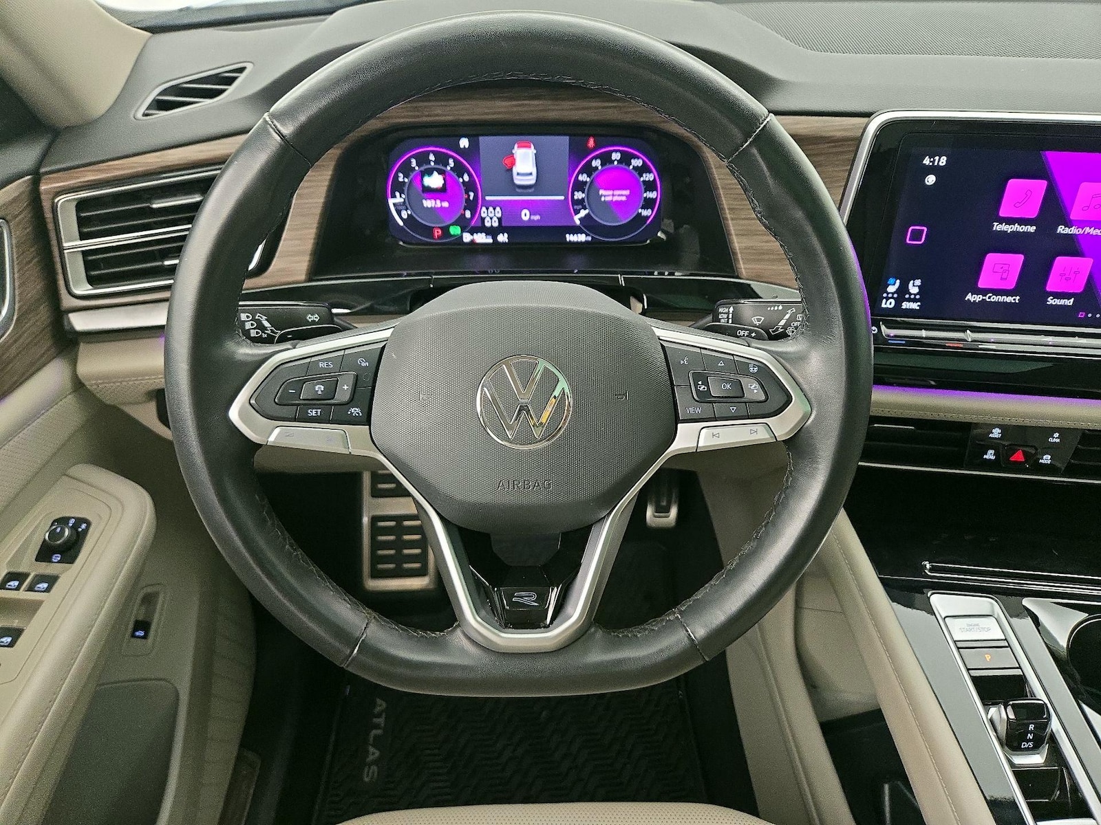 2025 Volkswagen Atlas SEL Premium R-Line - Photo 9