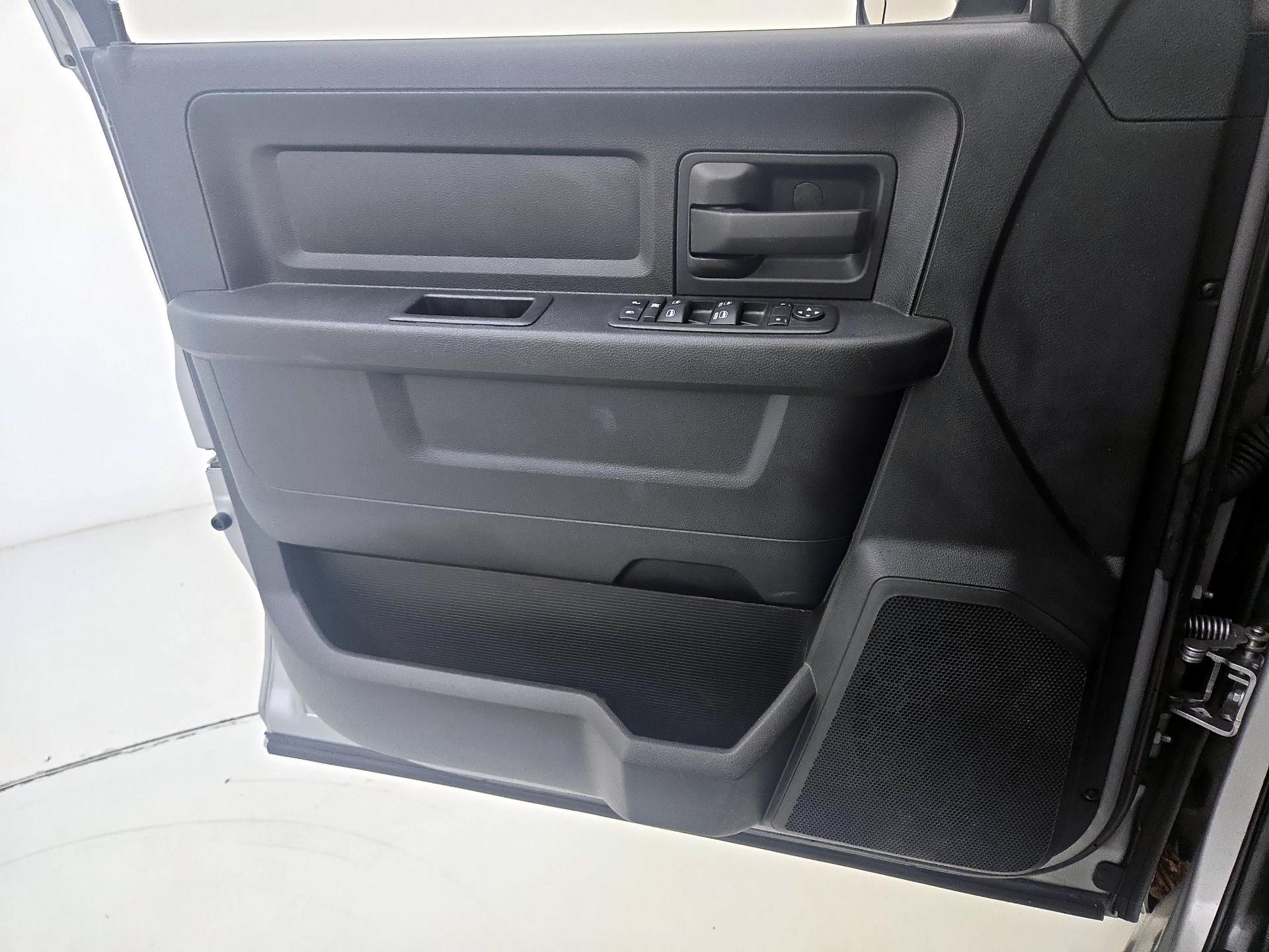 Thumbnail: 2021 RAM 1500 Classic - 10