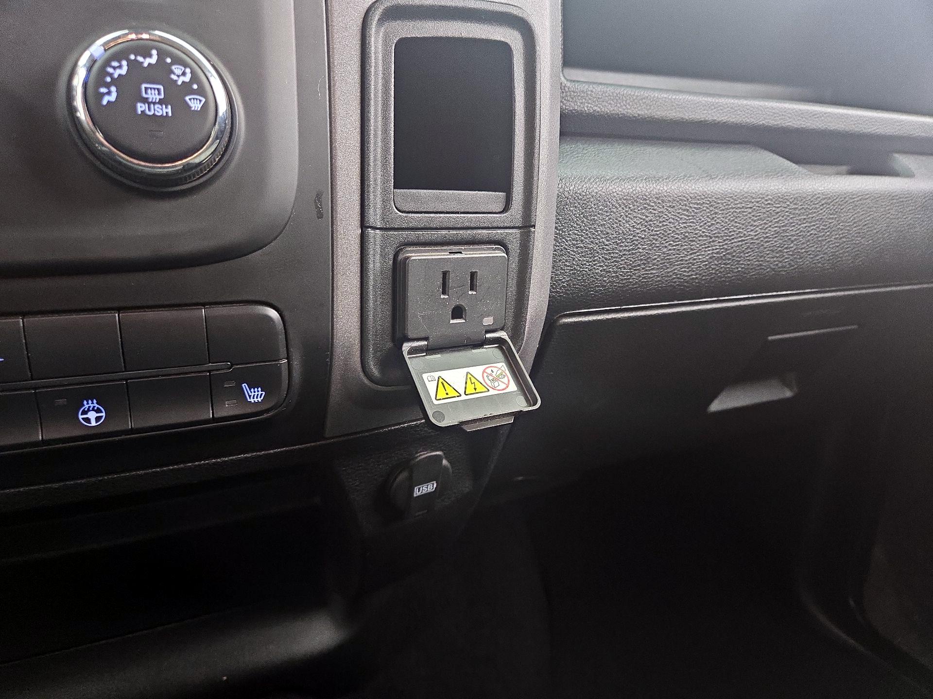 Thumbnail: 2021 RAM 1500 Classic - 16