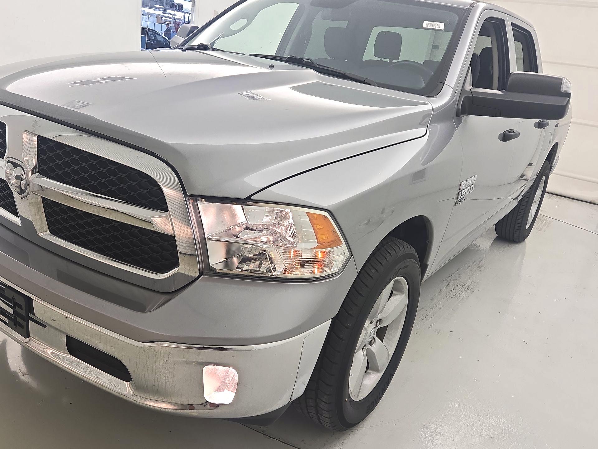 Thumbnail: 2021 RAM 1500 Classic - 3