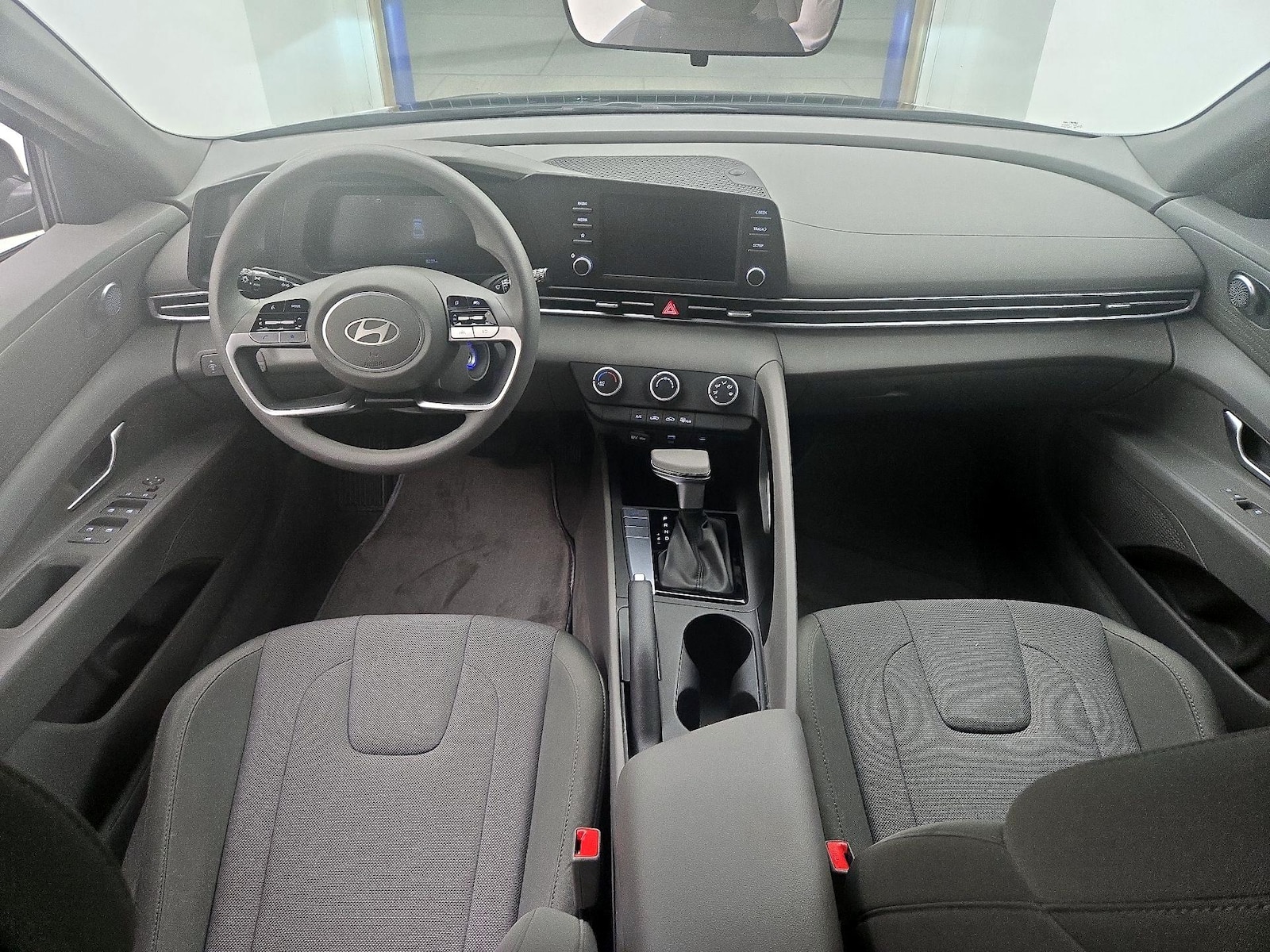 2024 Hyundai Elantra SE - Photo 10