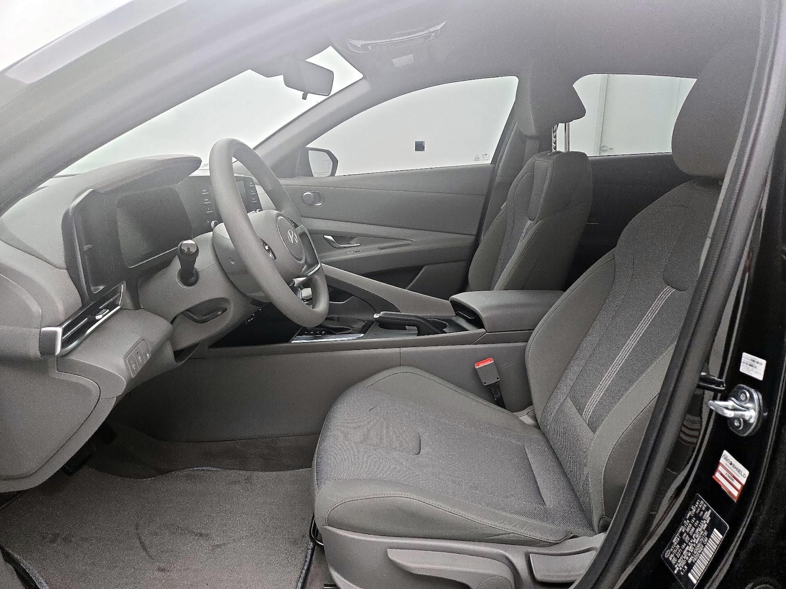 2024 Hyundai Elantra SE - Photo 12