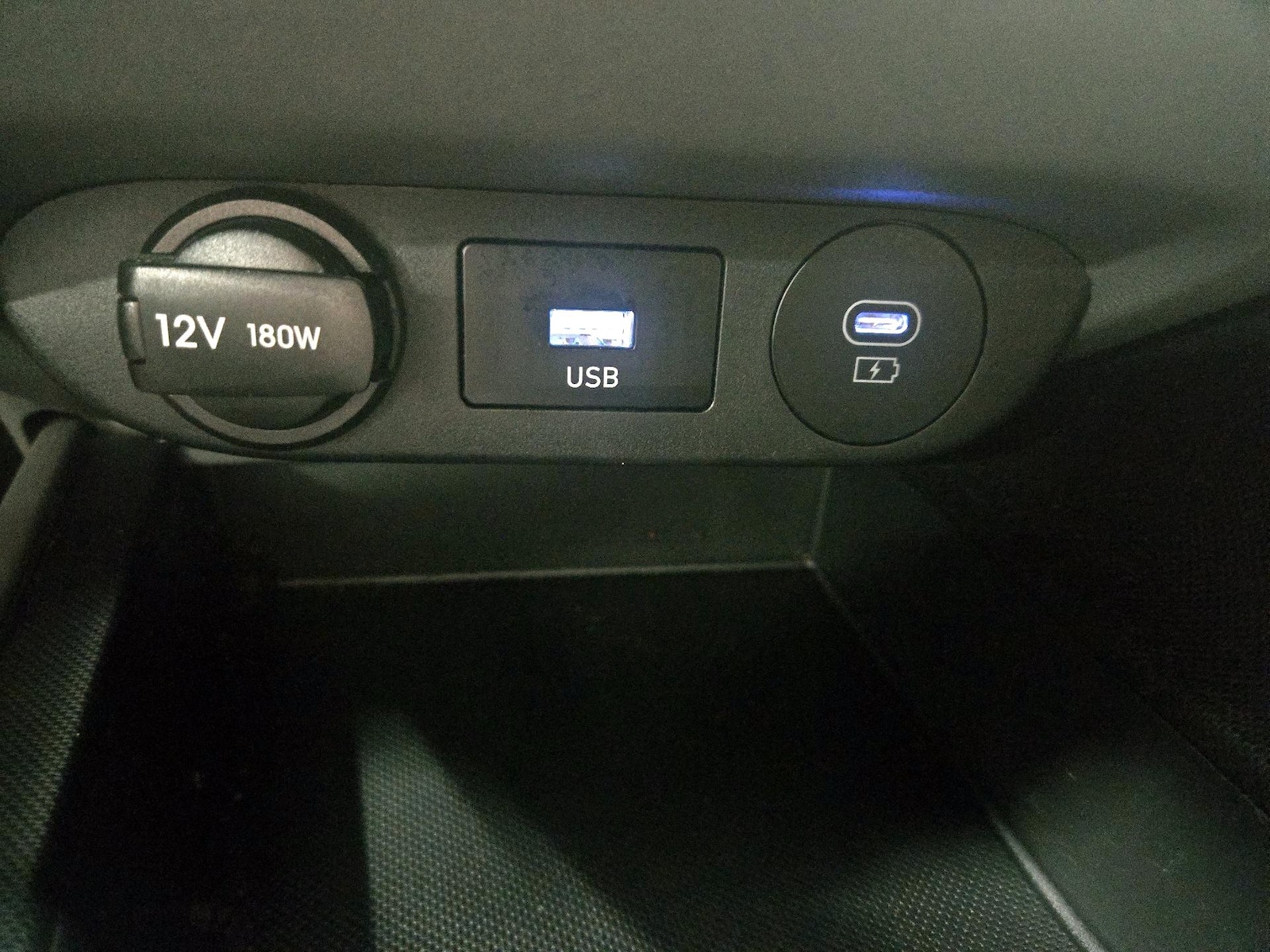 2024 Hyundai Elantra SE - Photo 19