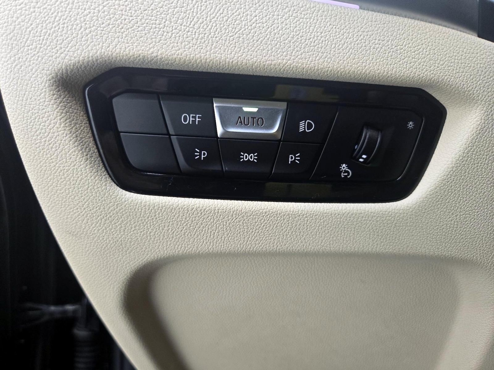 2023 BMW 3 Series 330i - Photo 14