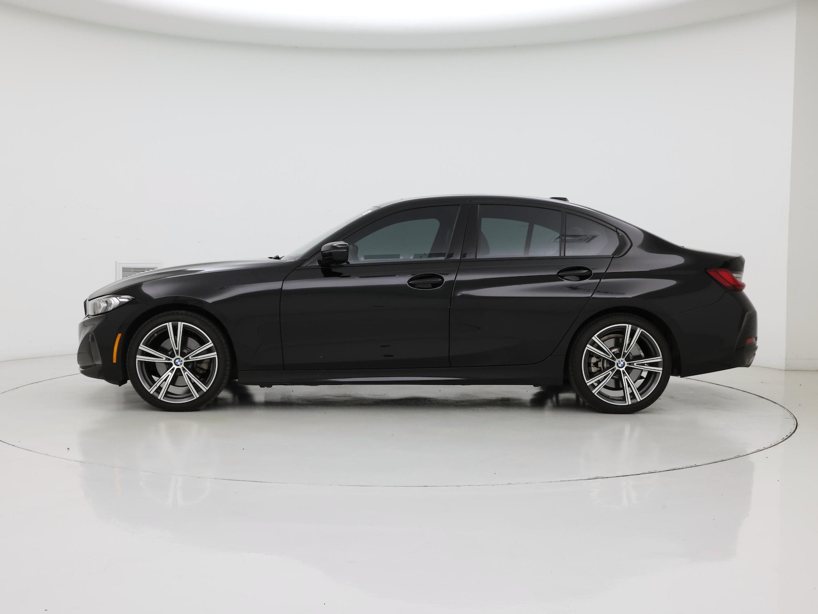 2023 BMW 3 Series 330i - Photo 4