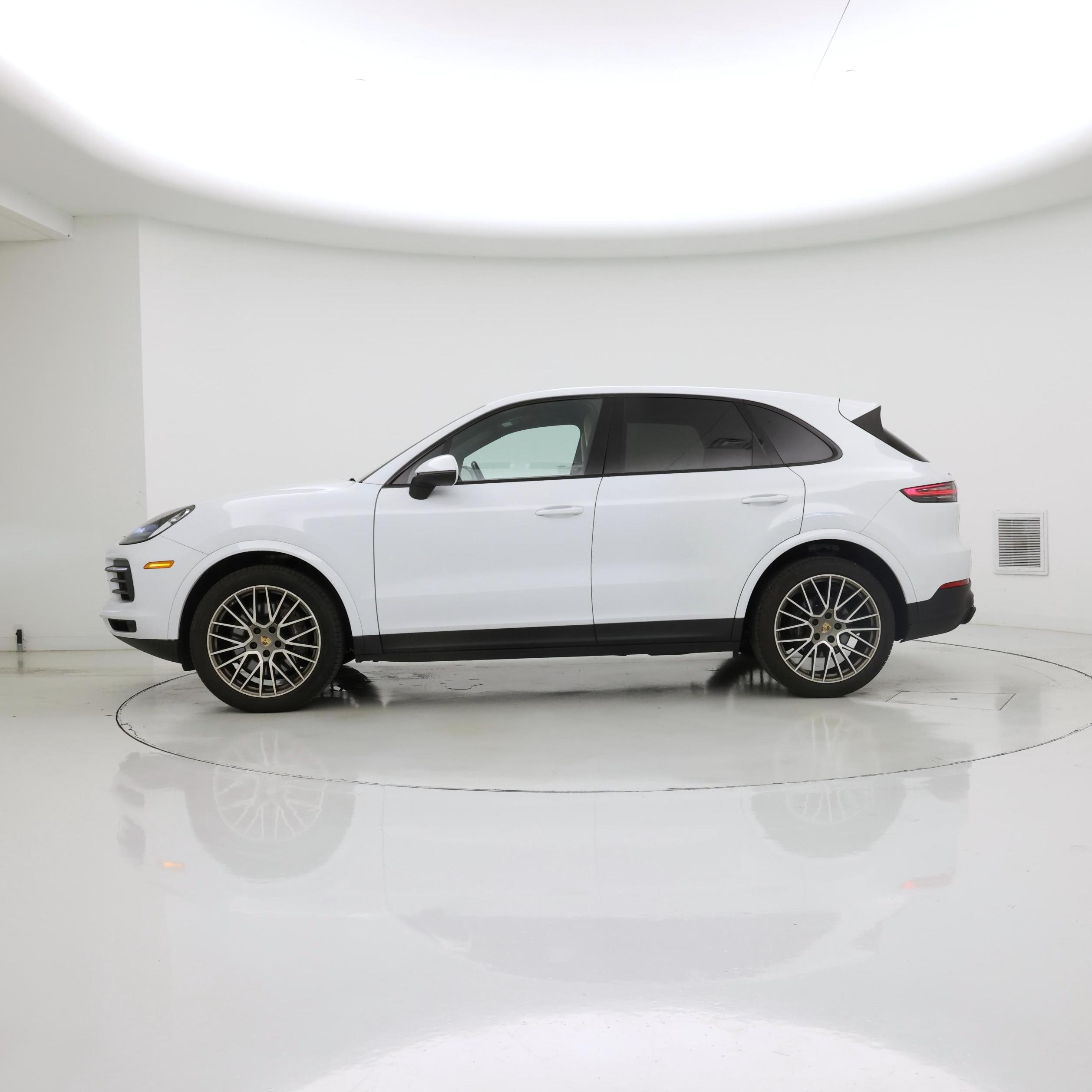 Thumbnail: 2022 Porsche Cayenne - 3