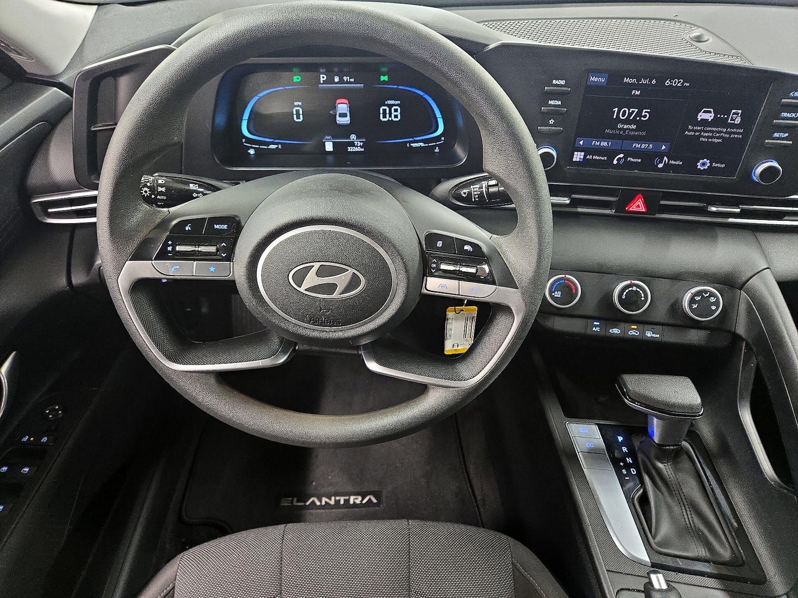 2025 Hyundai Elantra SE - Photo 11