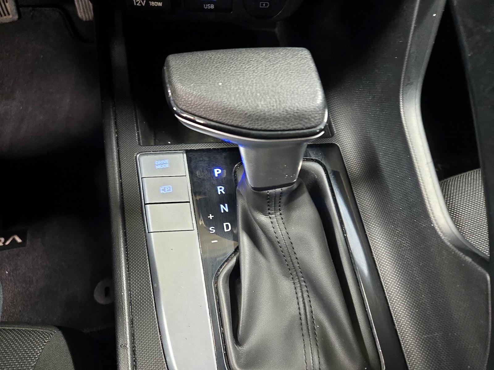 2025 Hyundai Elantra SE - Photo 18